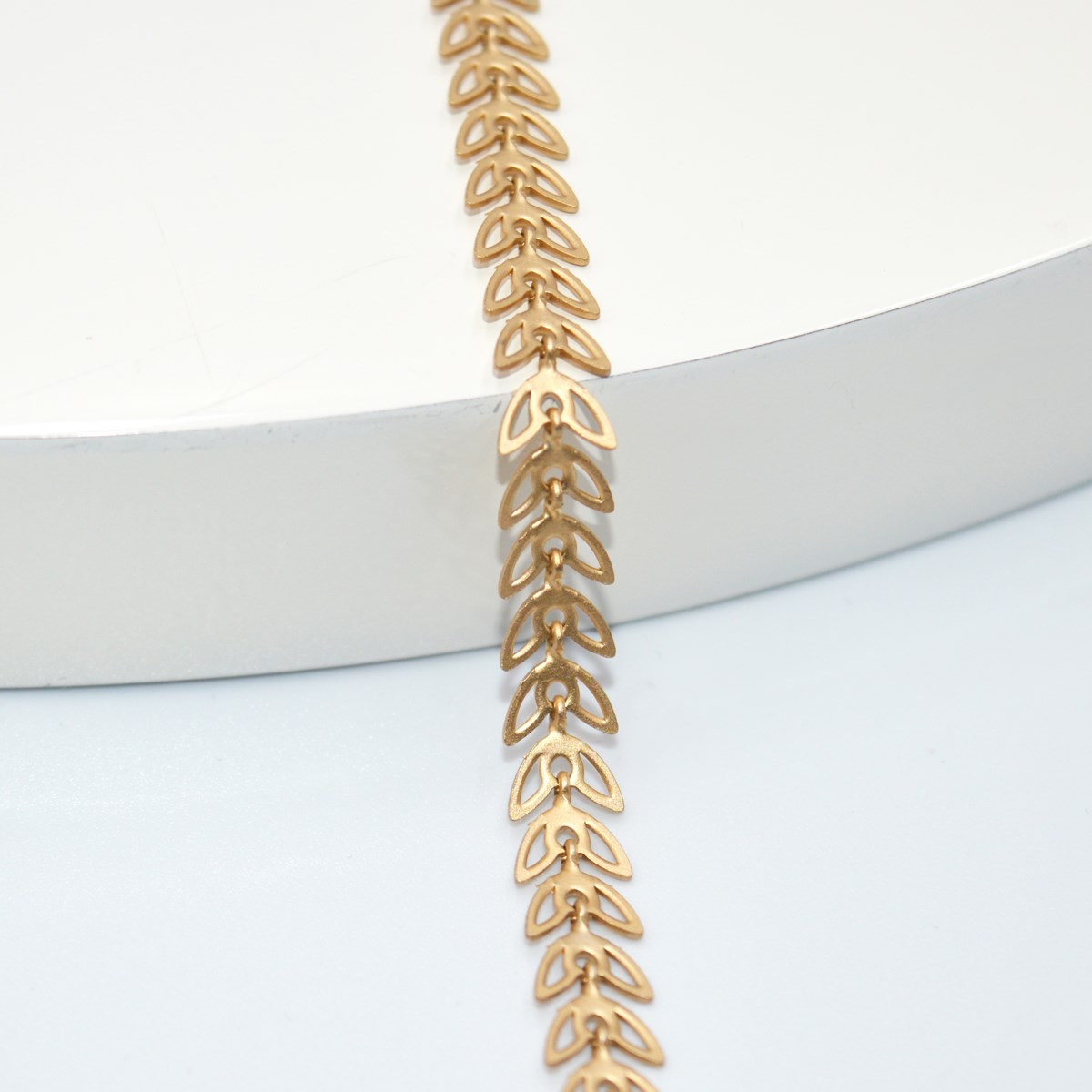 Bracelet minimaliste  chaine laurier -Doré à l or fin mat