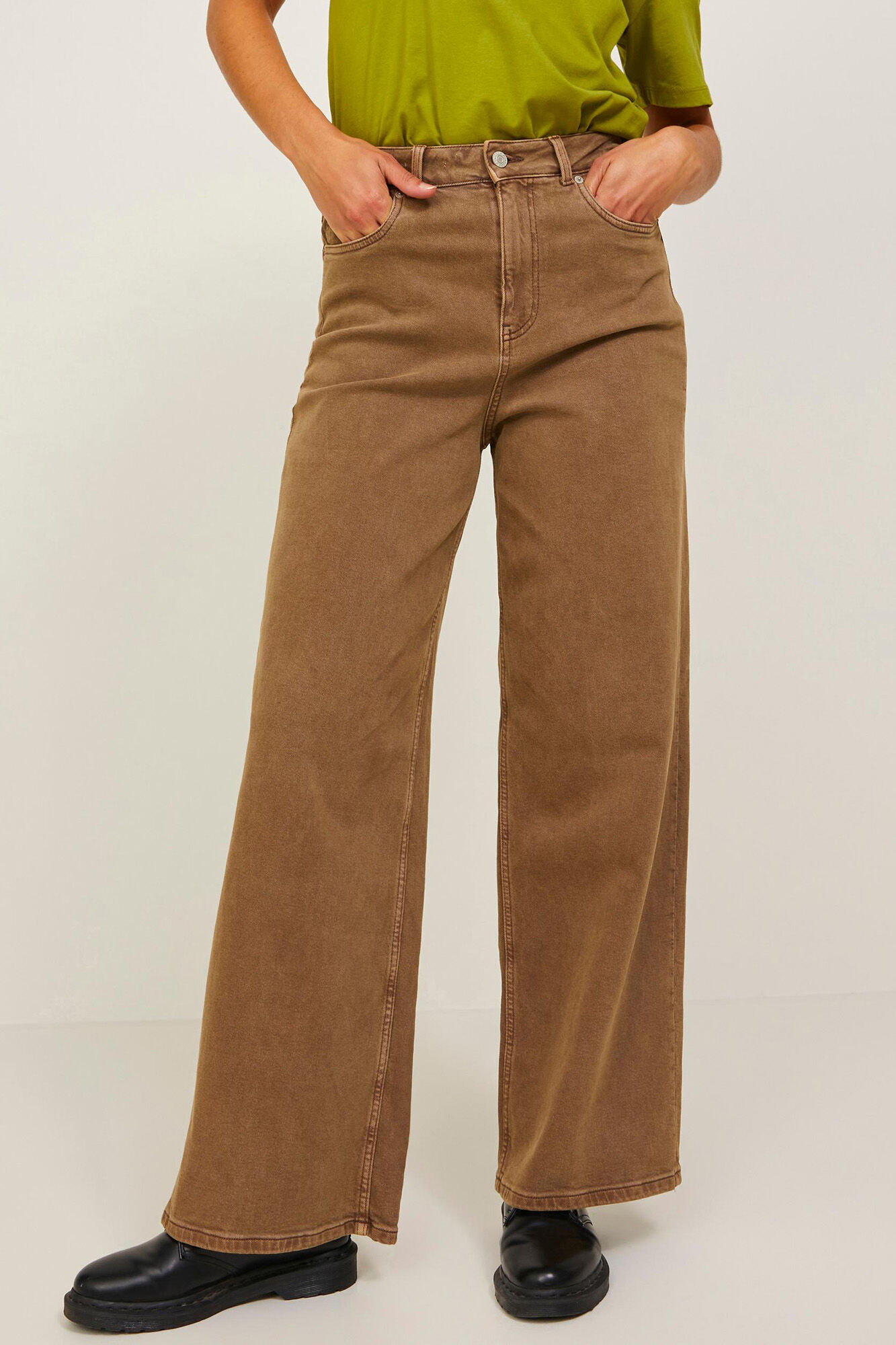 calças jeans de perna larga