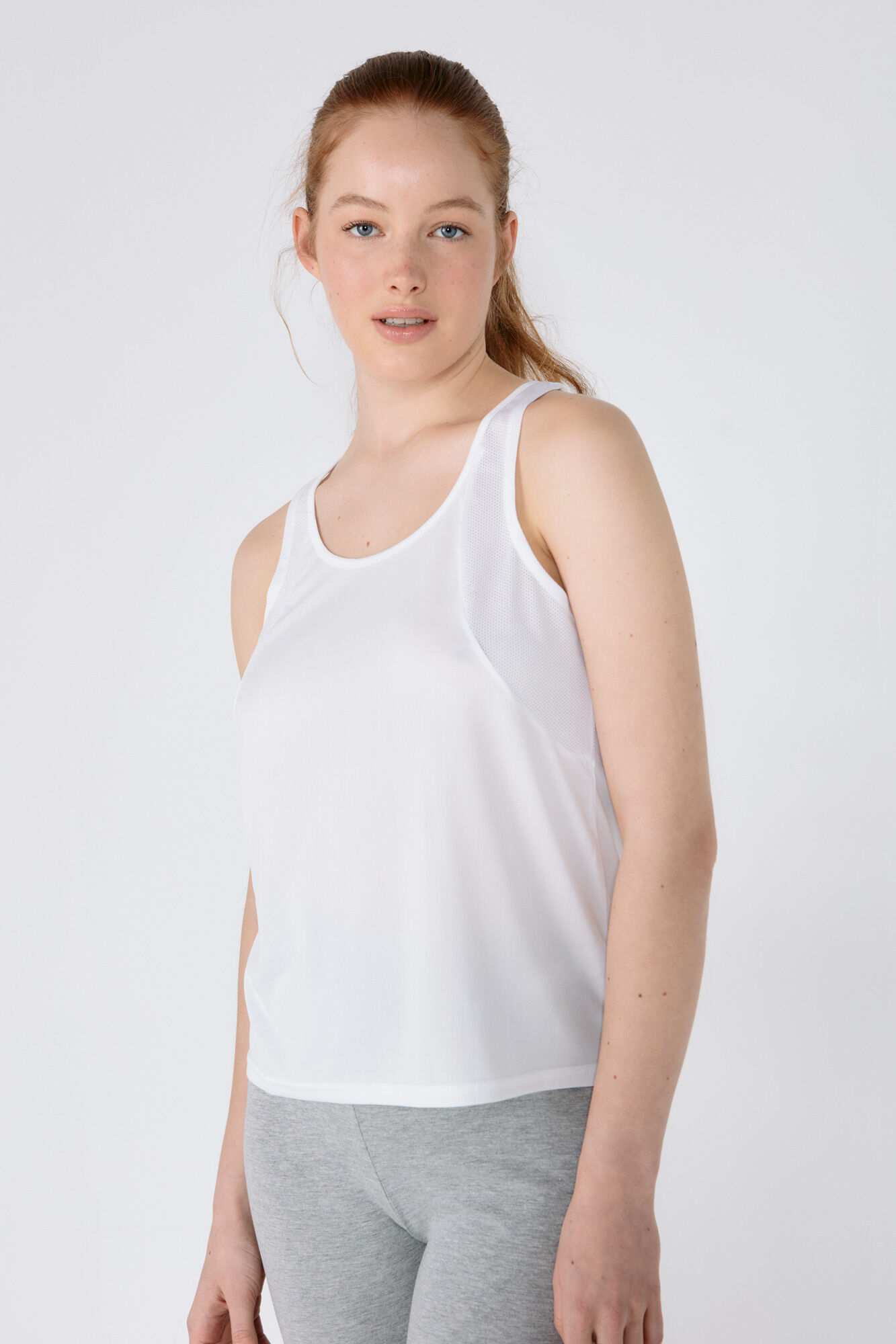 Camiseta técnica com suspensórios - branca