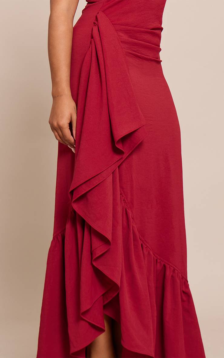 Rouge Robe Maxi Moulante En Tissu Stretch À Encolure Bateau Avec Fente Latérale Et Volant