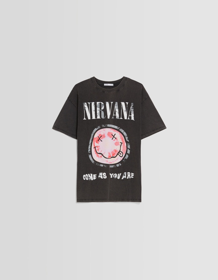 Camiseta Nirvana de manga curta e tamanho grande com estampa.