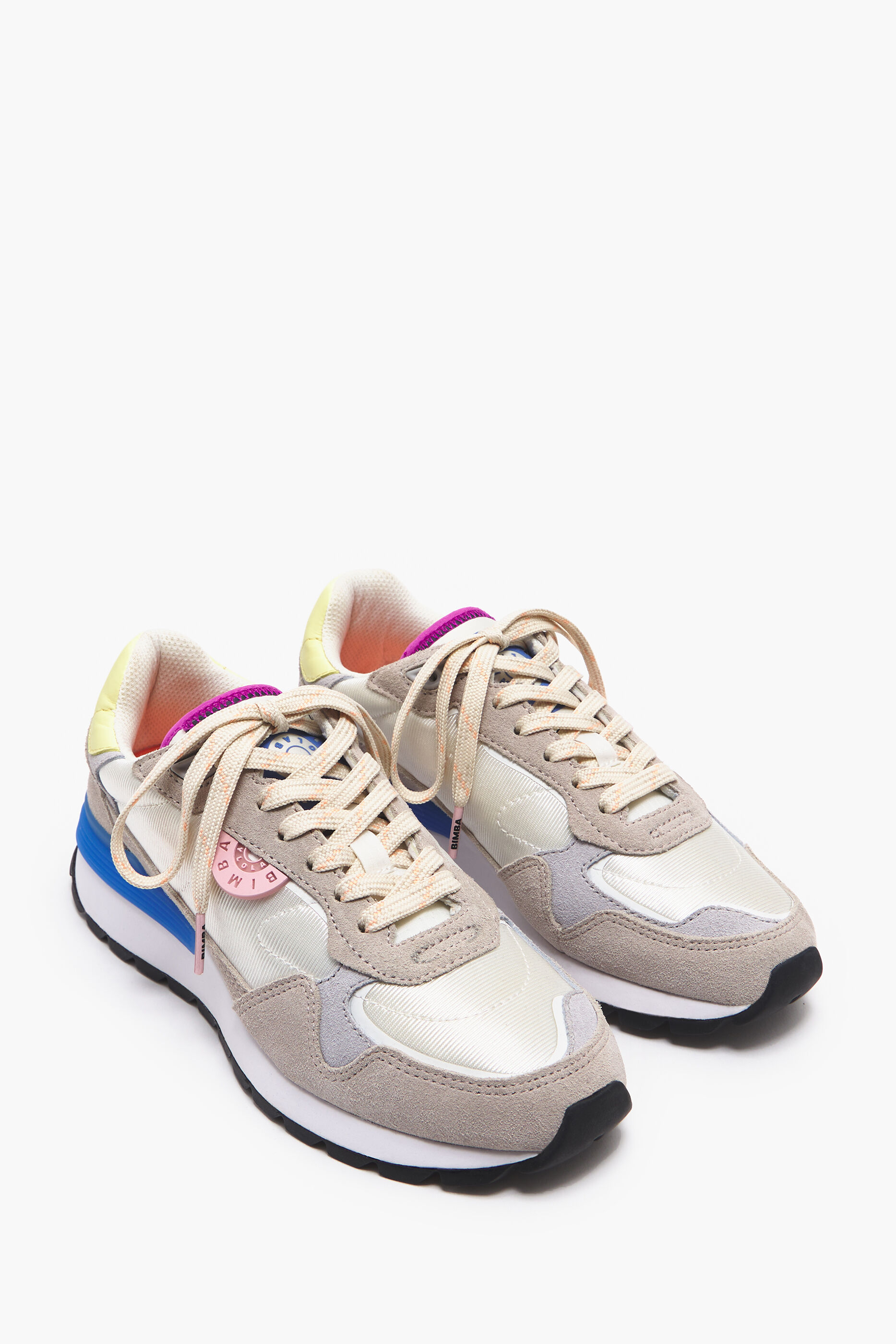 calça esportiva branca