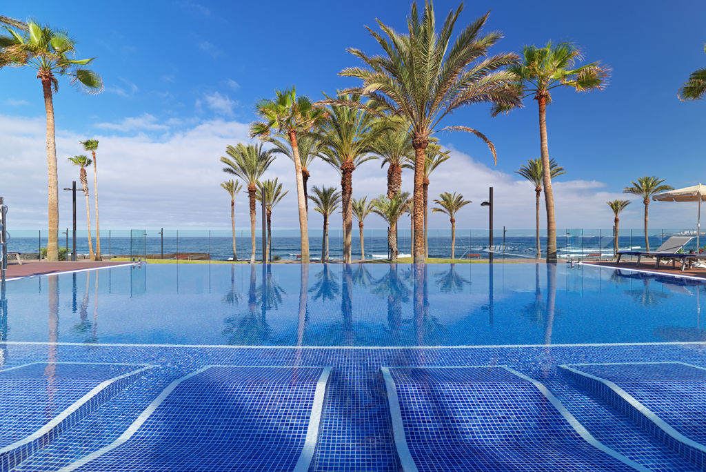 Fly & Go H10 Conquistador Halfpension - Hotel