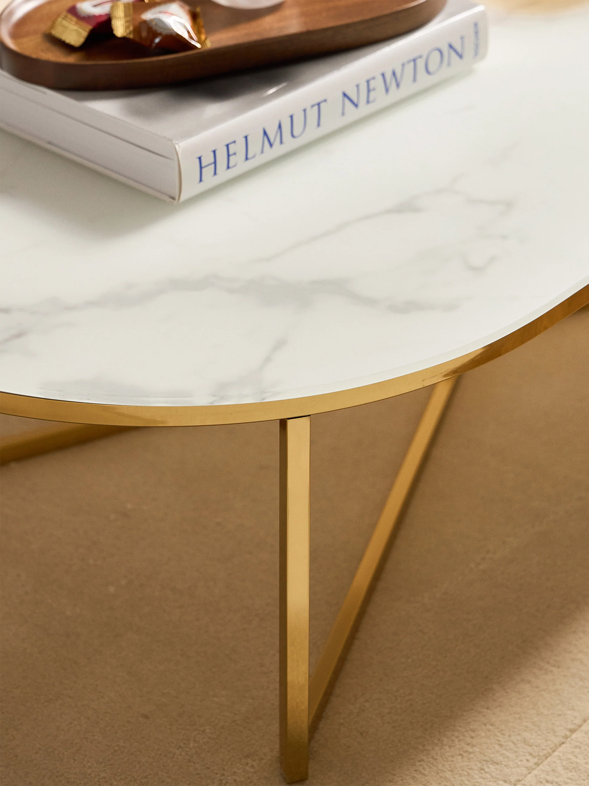 Ovale salontafel Antigua met glazen tafelblad in marmerlook