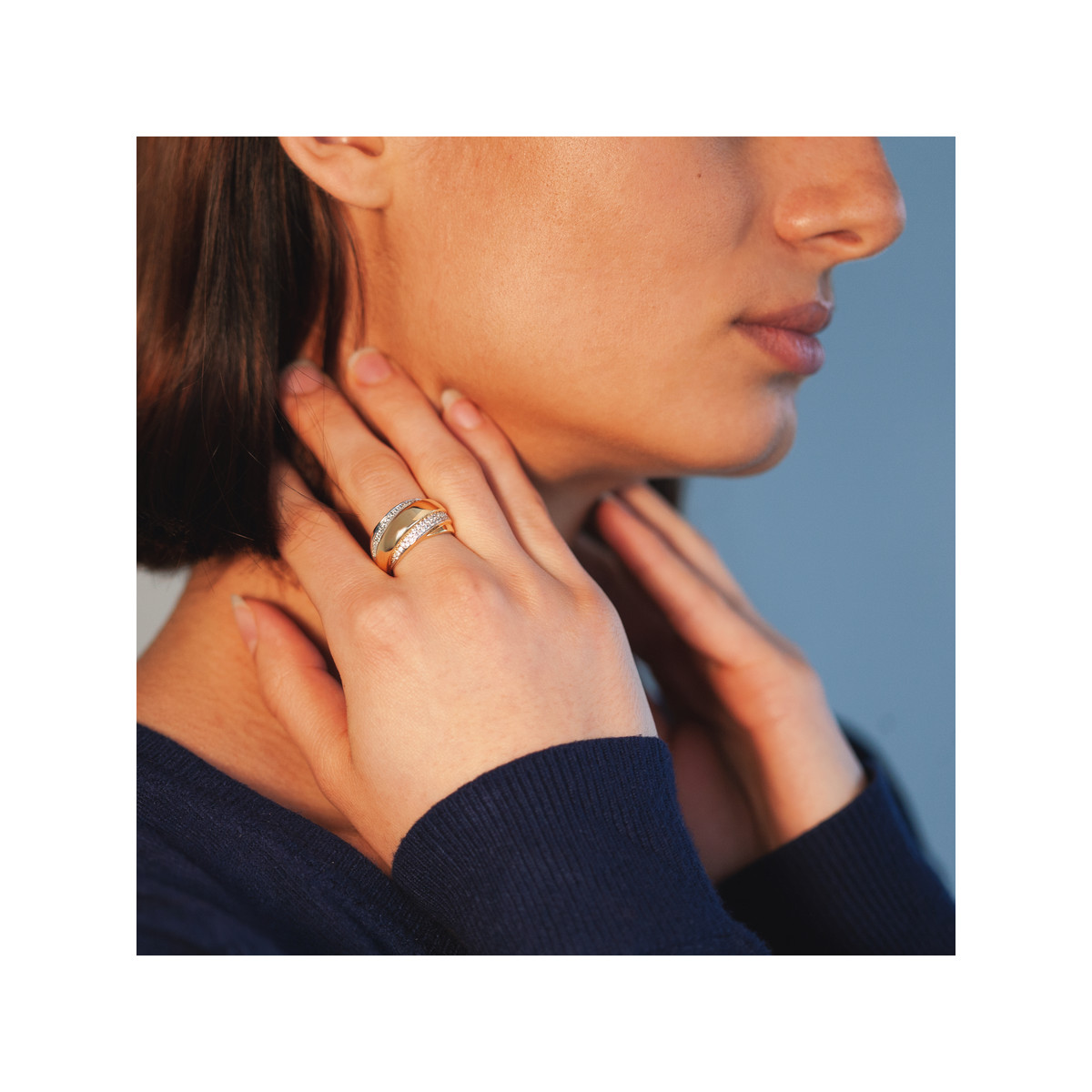 Bague plaqué or 2 tons entrelacée zirconias