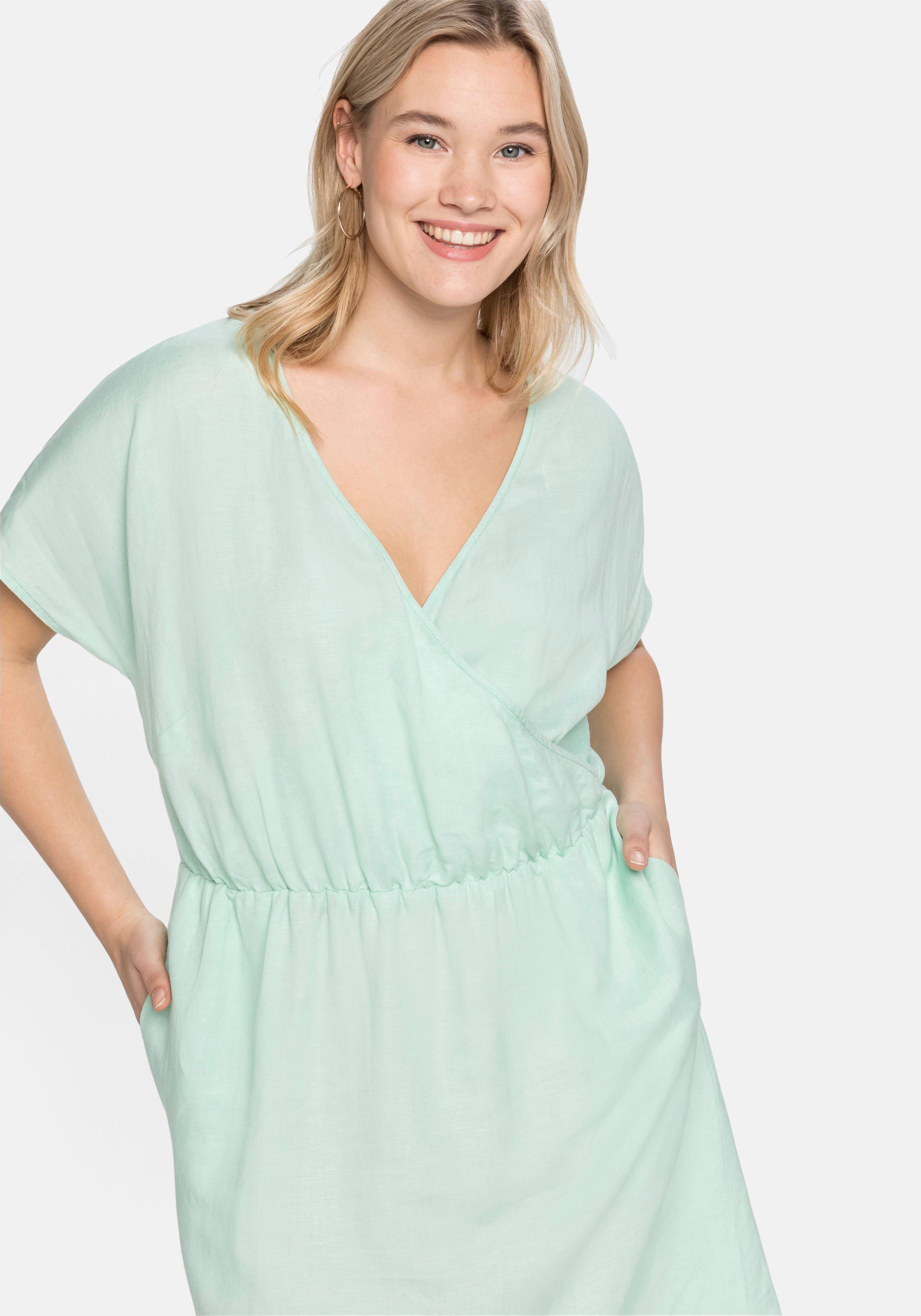 Kleid in Wickeloptik, mit V-Ausschnitt