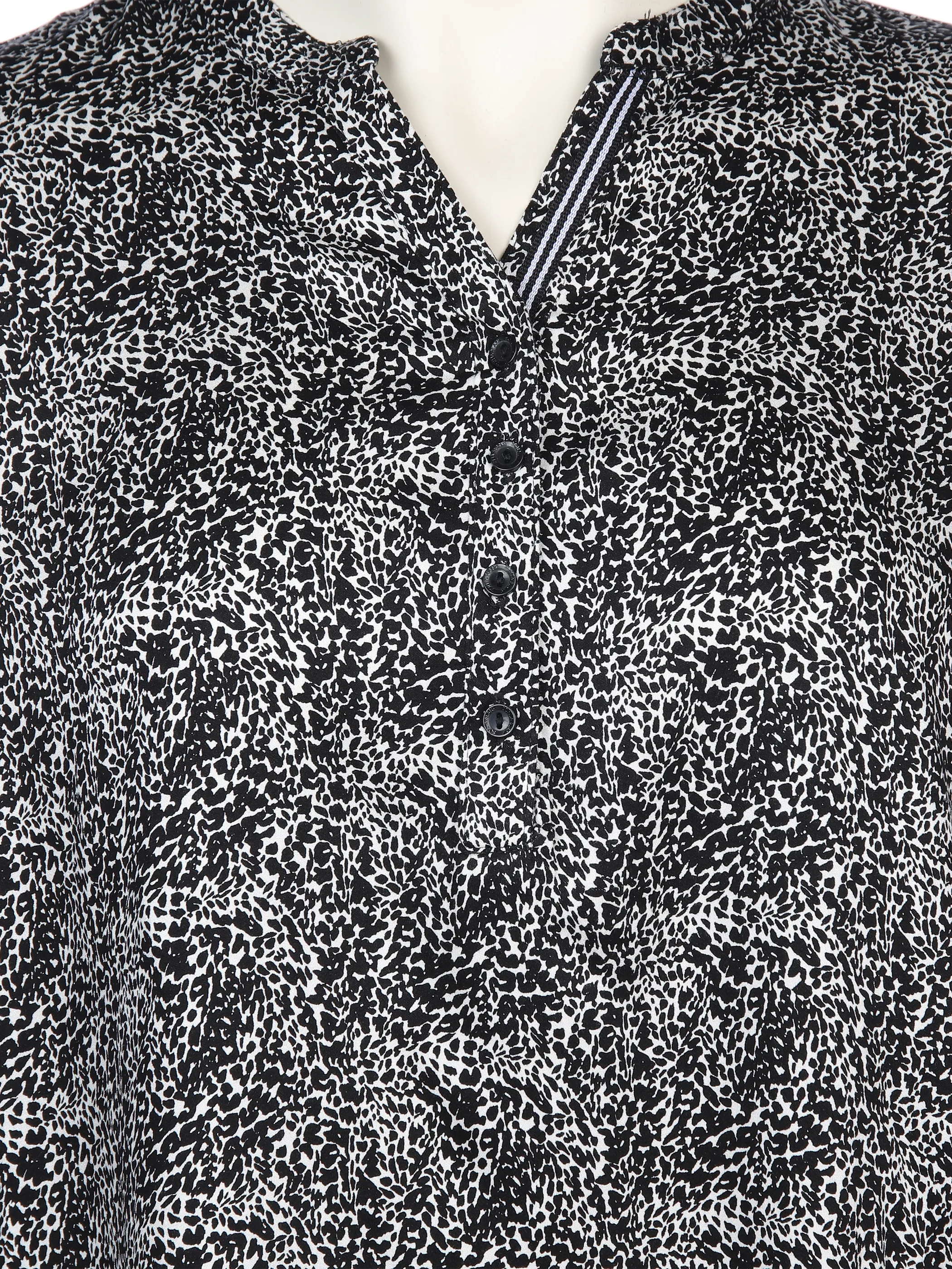 Große Größen Bluse im Minimalprint