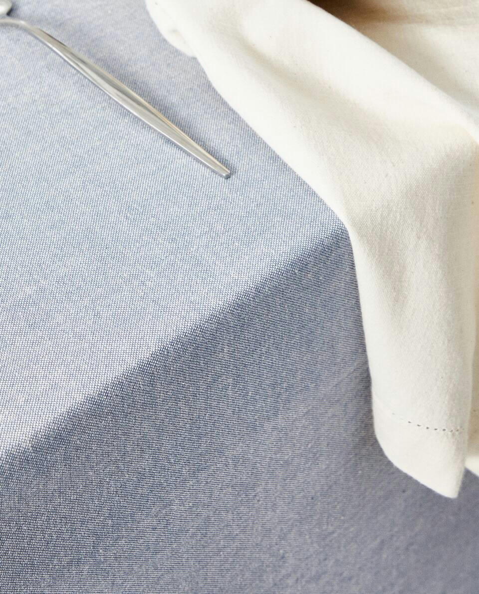 TOALHA DE MESA COM BORDA ONDULADA