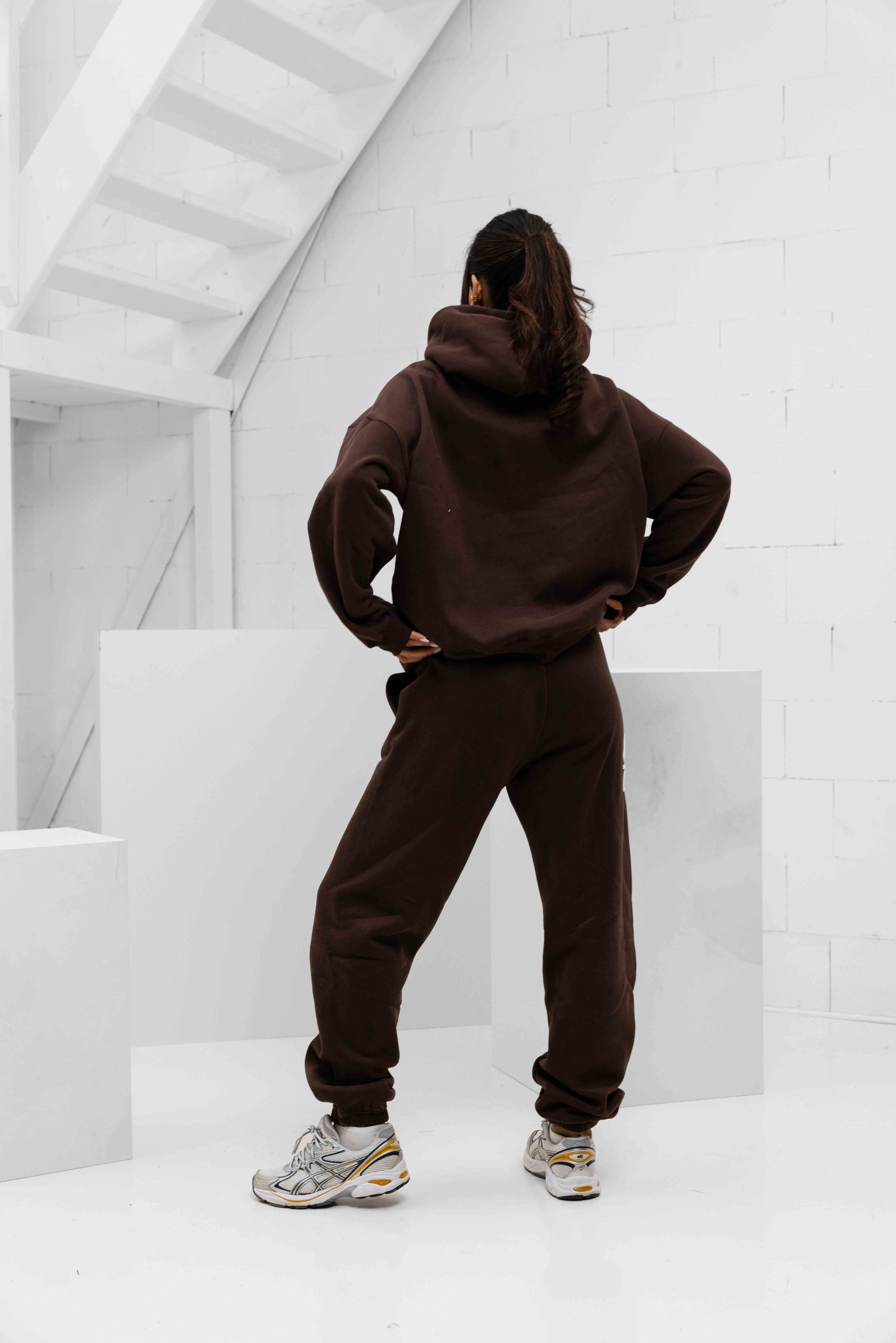 Unique The Label Elyana Trainingspak Dames Donkerbruin