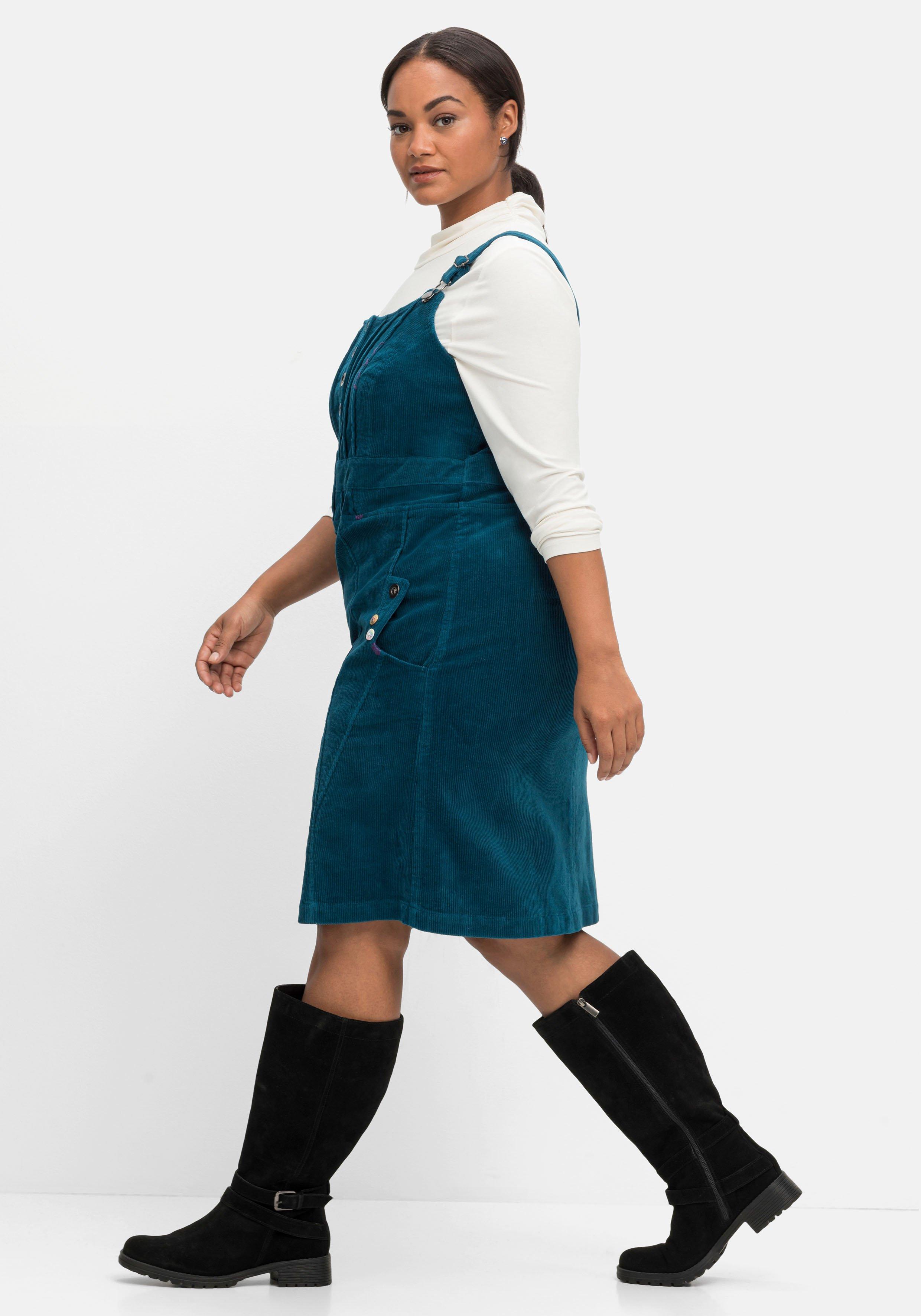 Latzkleid aus Cord, mit Druckknöpfen und Taschen
