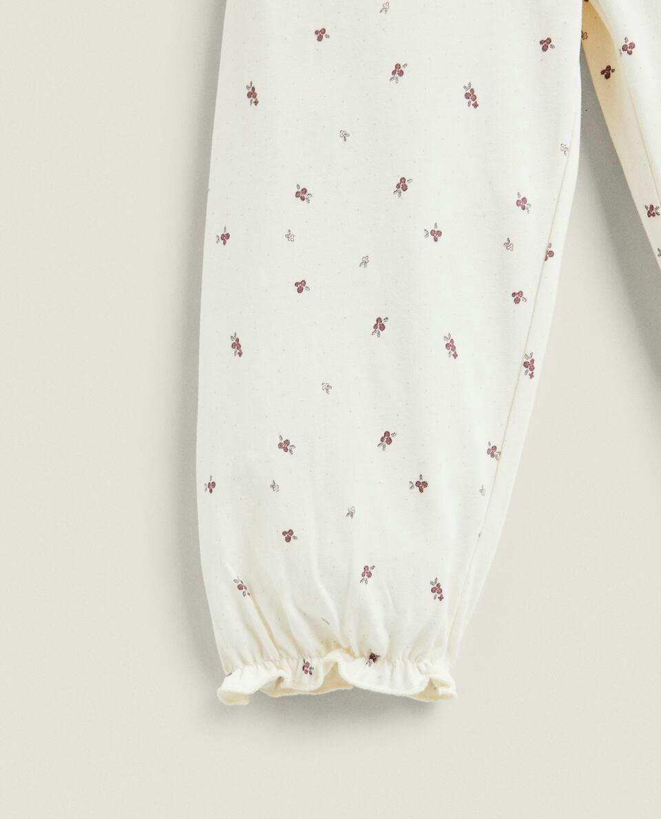 Conjunto de pijama infantil com estampa floral