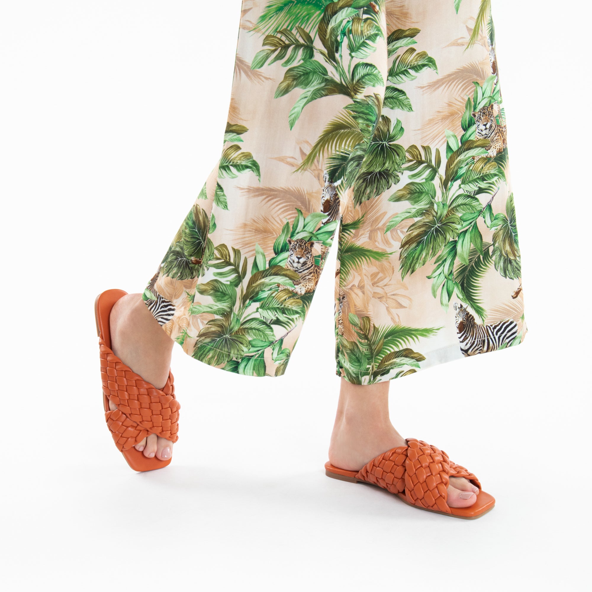 Sandales plates-Mules Lillianna brique à larges brides tressées croisées