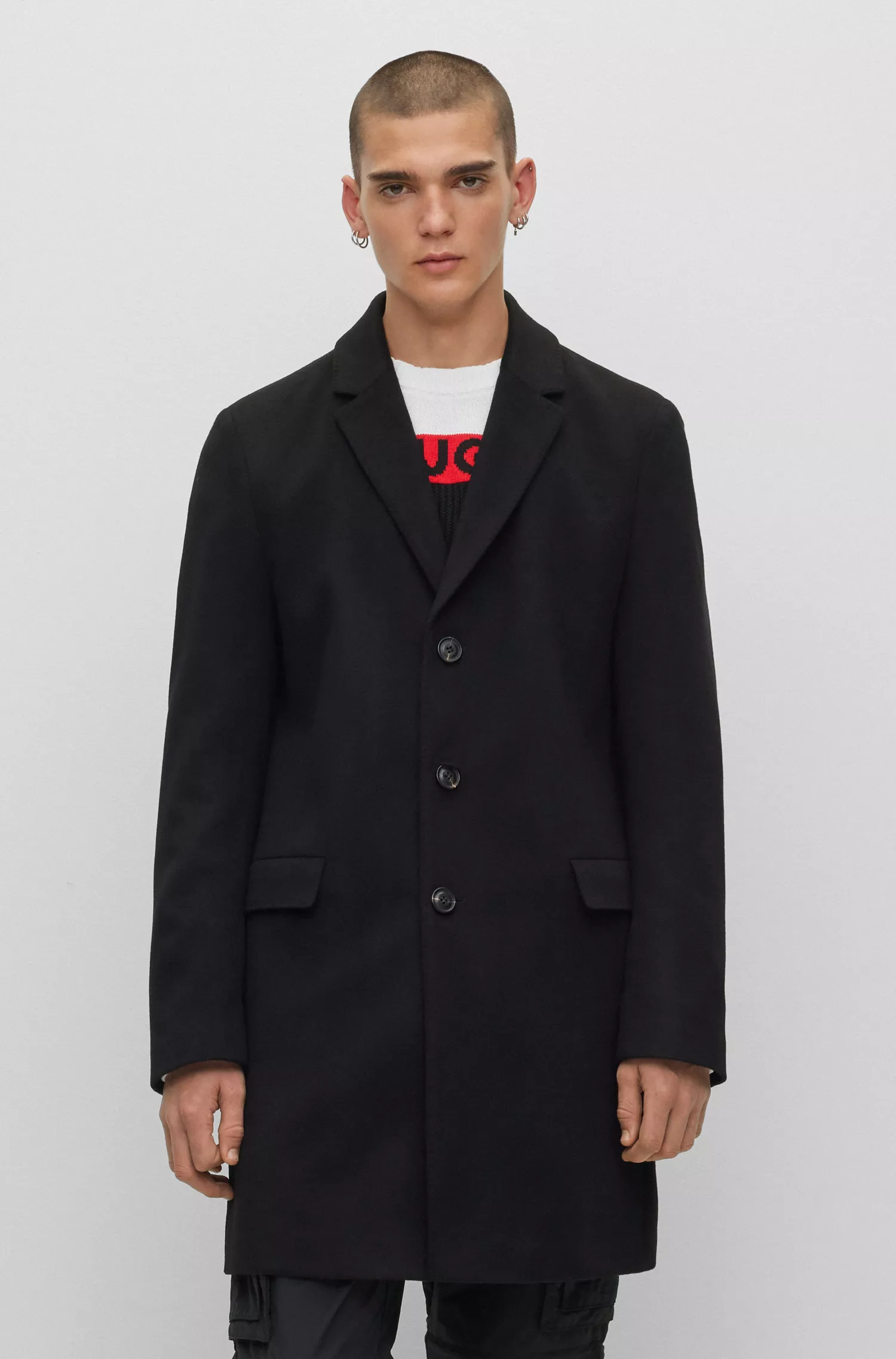 Casaco HUGO vermelho, corte slim, com botões e fechamento frontal, em cashmere.