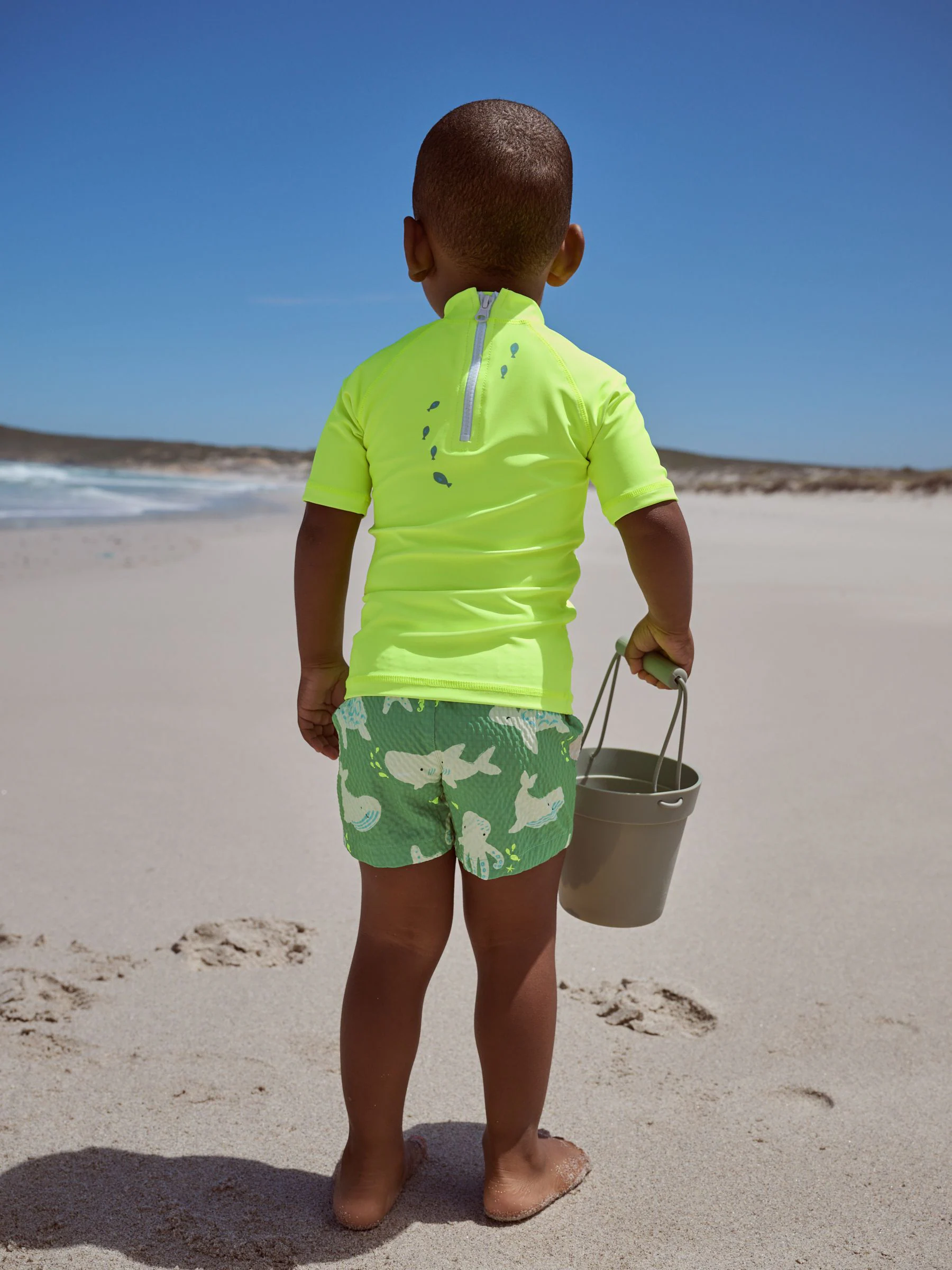 Geelgroene haai - Set van surfhemdje en shorts (3 mnd - 7 jr)