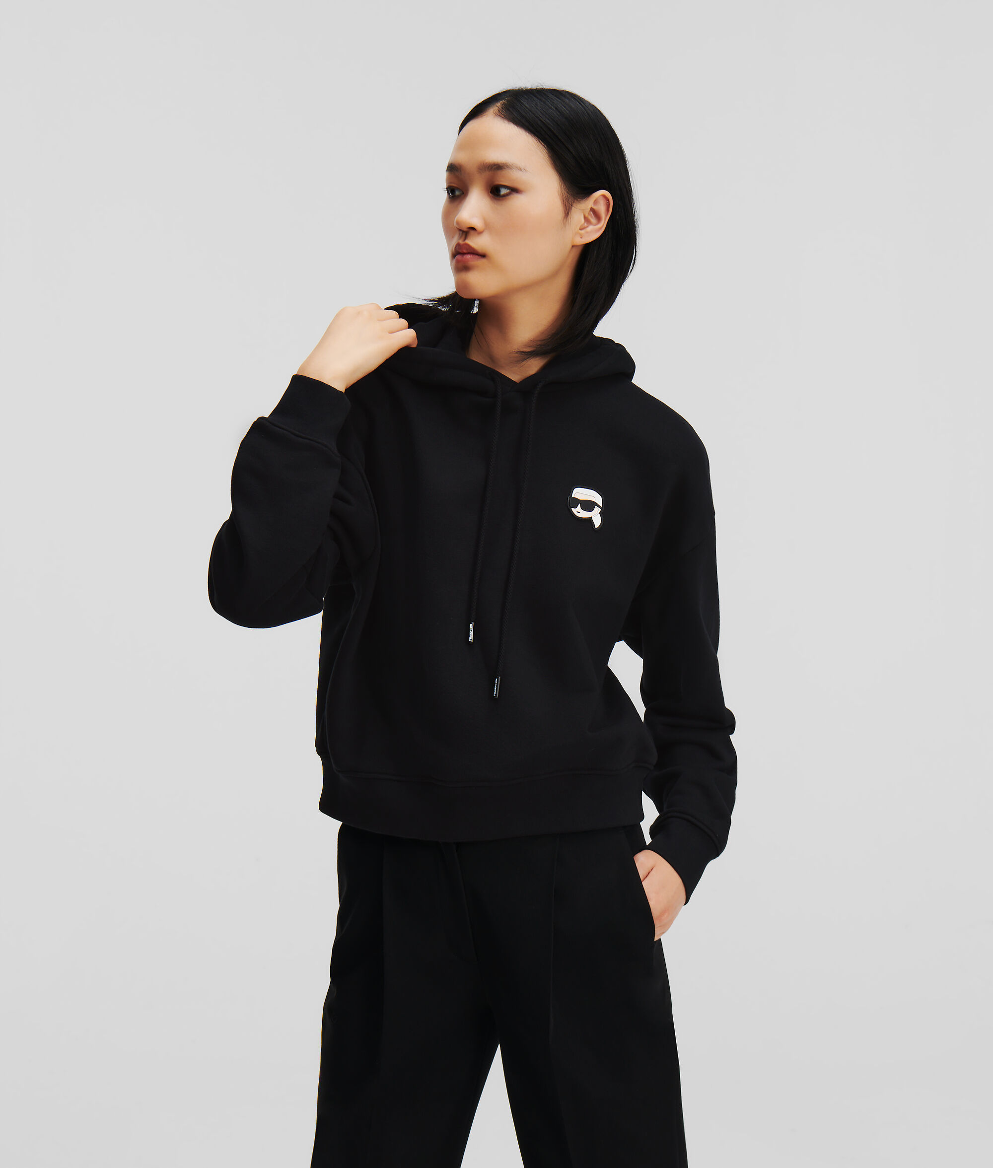 SWEAT À CAPUCHE AVEC ÉCUSSON K/IKONIK KARL