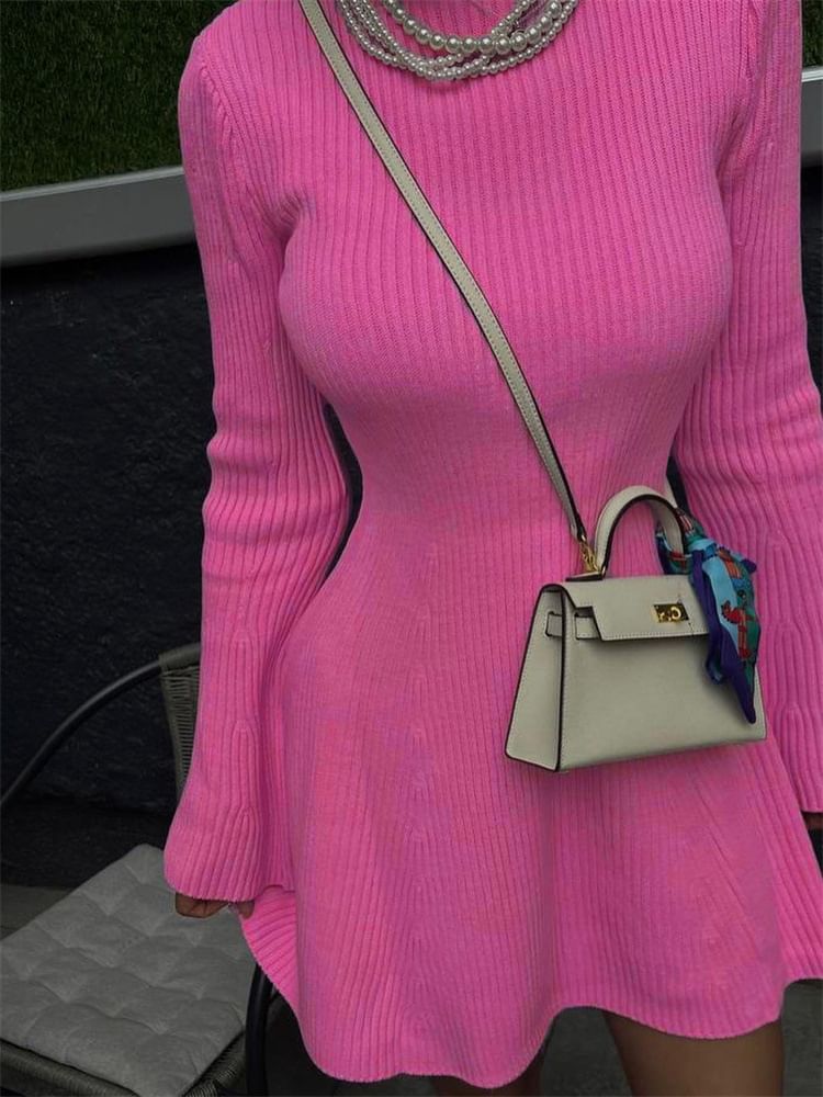 Rosesand - Mini-A-lijnjurk met klokmouwen en geplooide hals, effen en slim-fit, geribbeld breisel