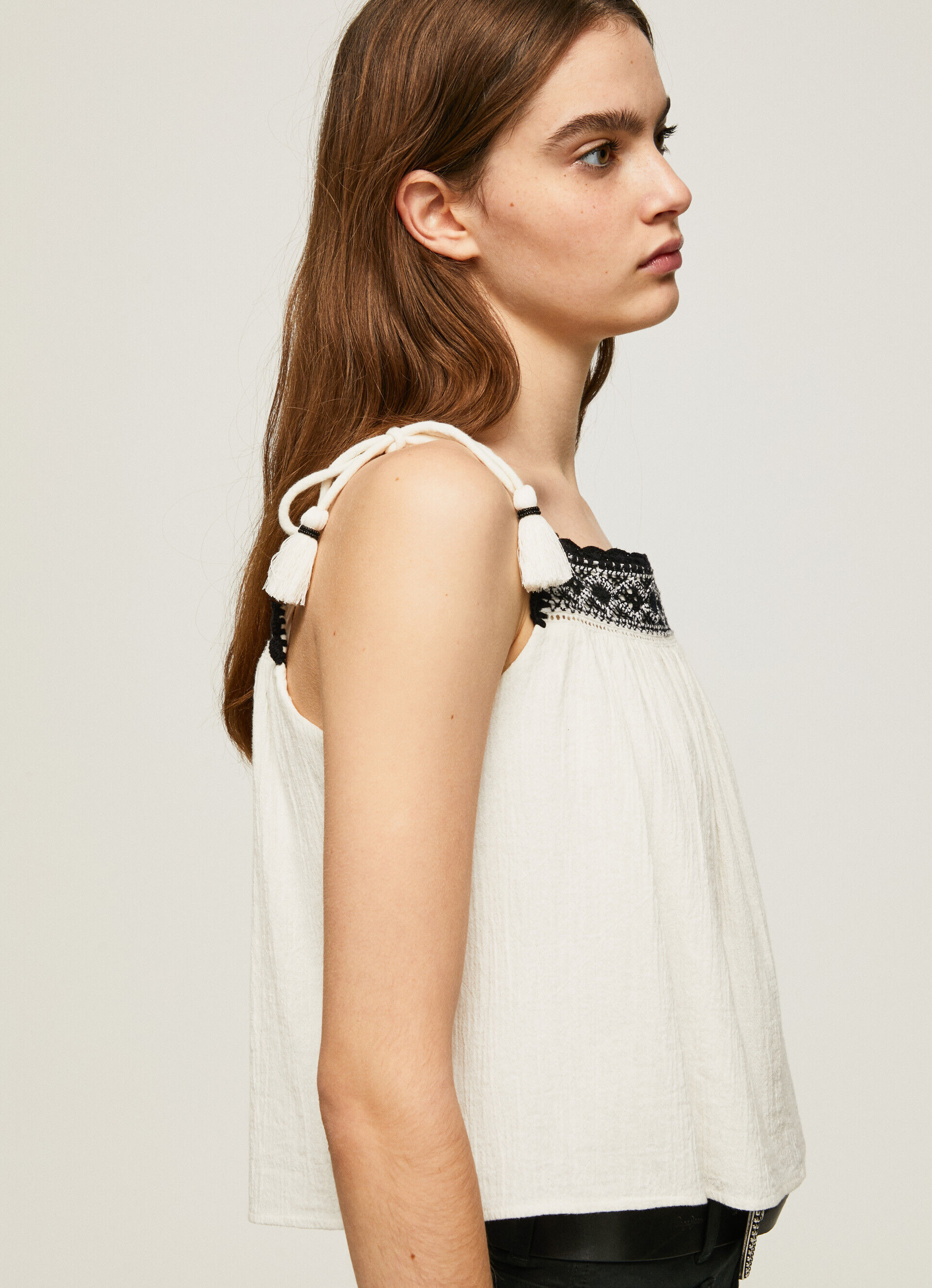 Blusa de algodão com detalhes em crochê - branco mousse