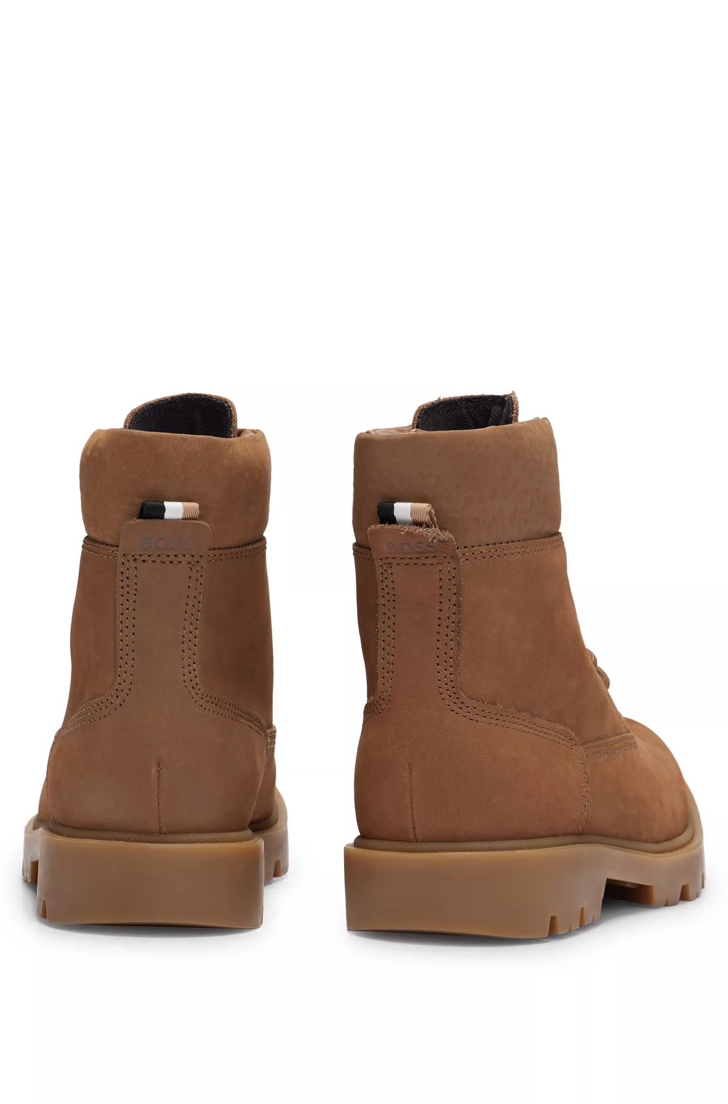 Botas de cano curto BOSS em camurça preta com colarinho monogramado em tom sobre tom.
