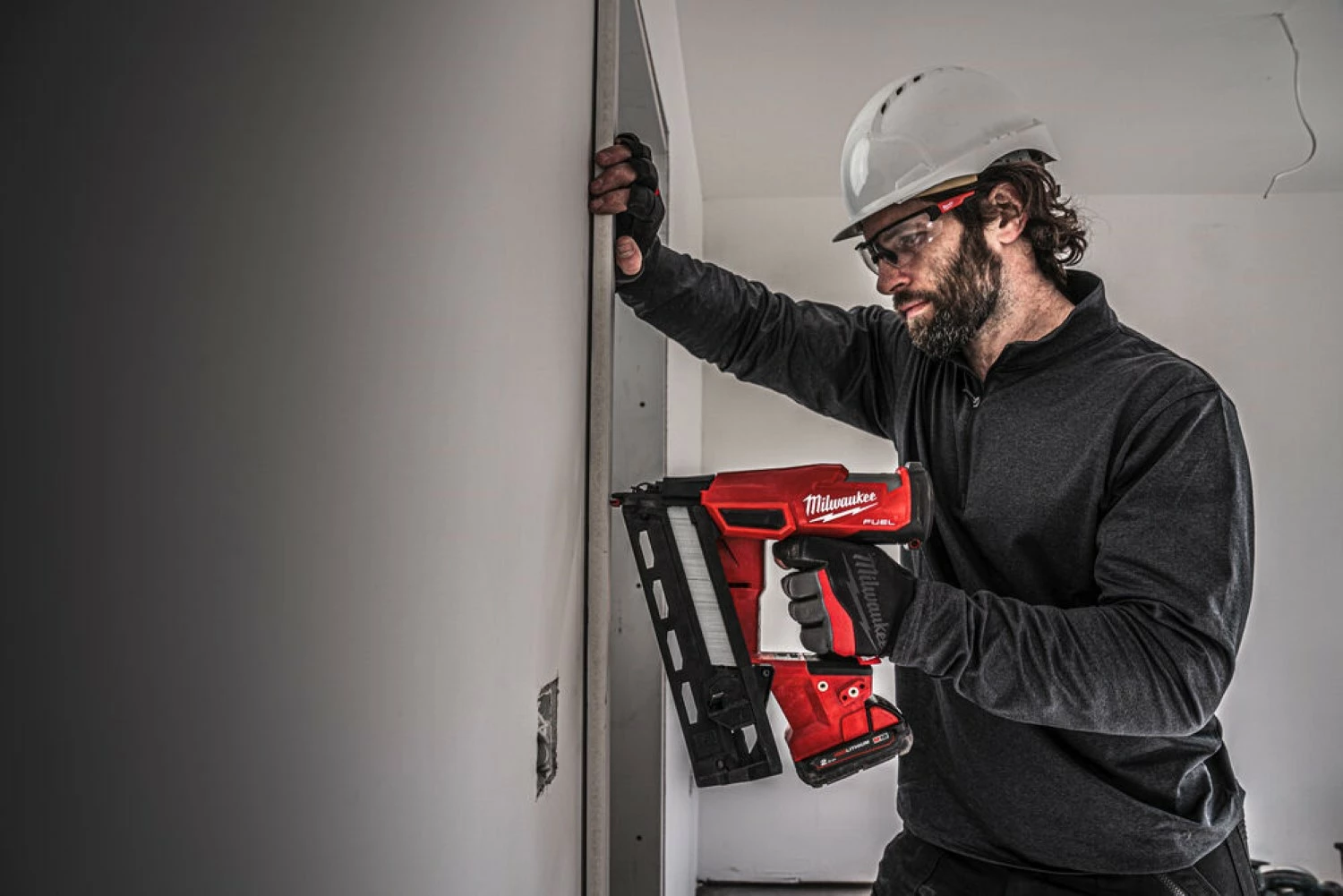 Milwaukee M18 FN16GA-202X 18V Li-ion Accu afwerktacker set (2x 2,0Ah) in HD Box