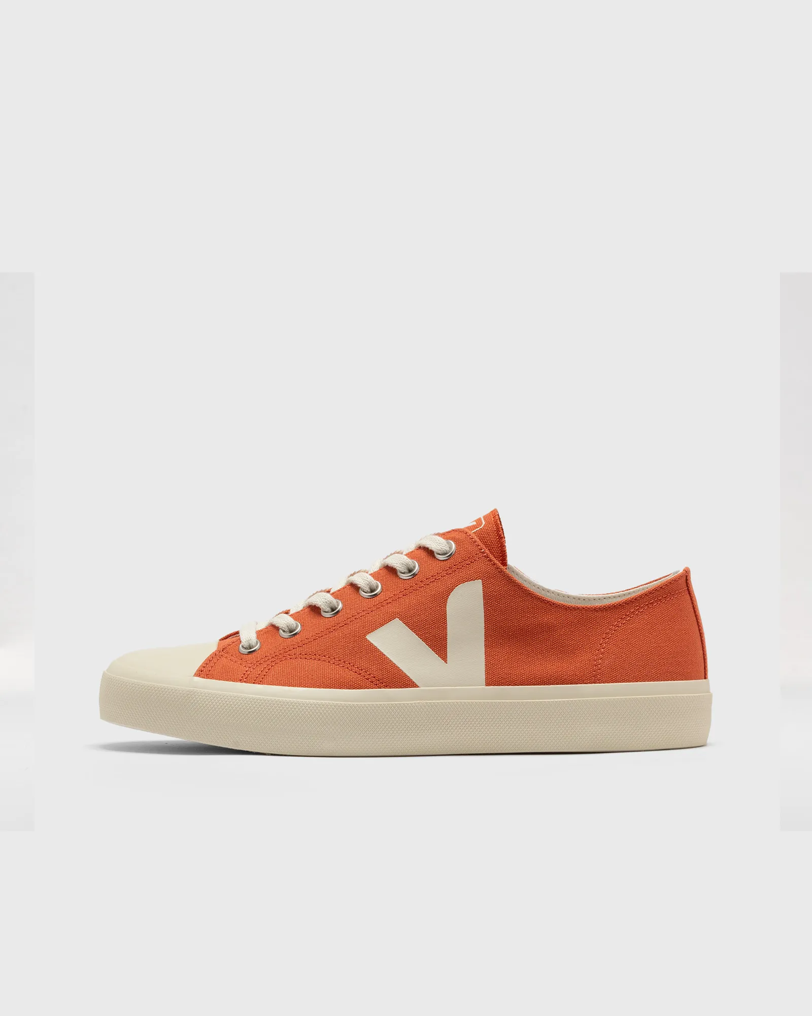 Veja WATA II LOW CANVAS