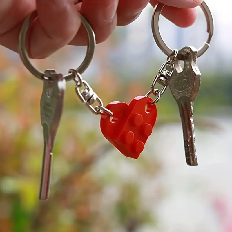 (2er Set) Herz Schlüsselanhänger Couple Klemmbaustein Handtaschen Accessoire mit Spaltring für Liebespaare / Freunde - Weiss
