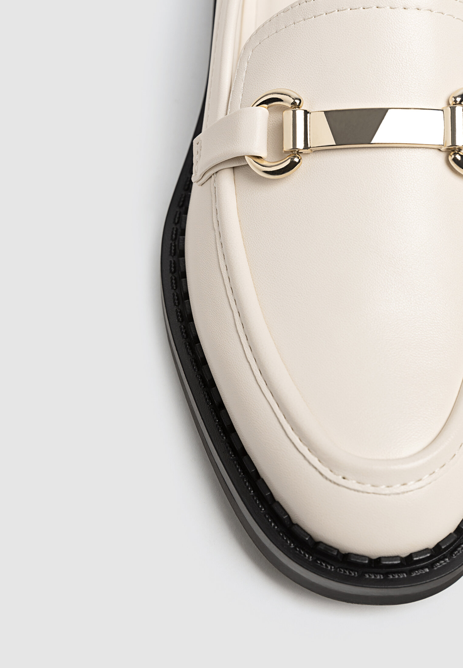 mocassins brancos