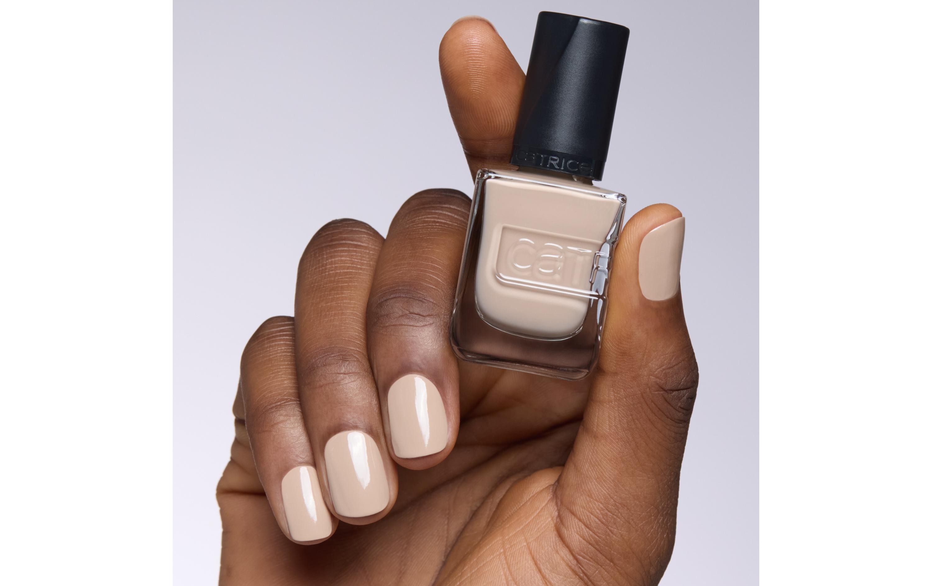 Nagellack Gel Affair 010 Lost My Camel In The DesertLanganhaltender Gel-Nagellack in einem nudefarbenen Beige-Ton