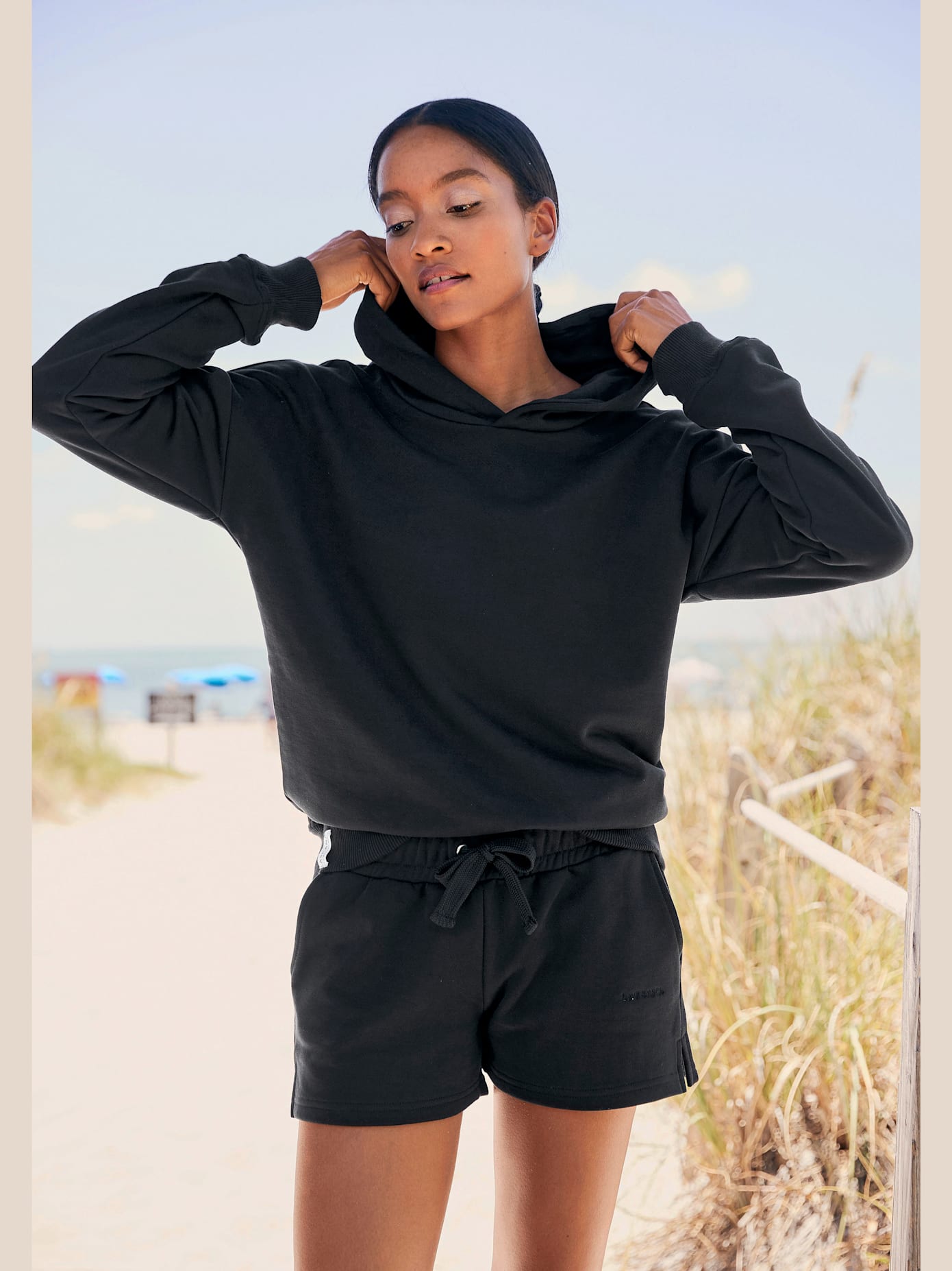 Short en matière sweat short d'intérieur avec logo brodé