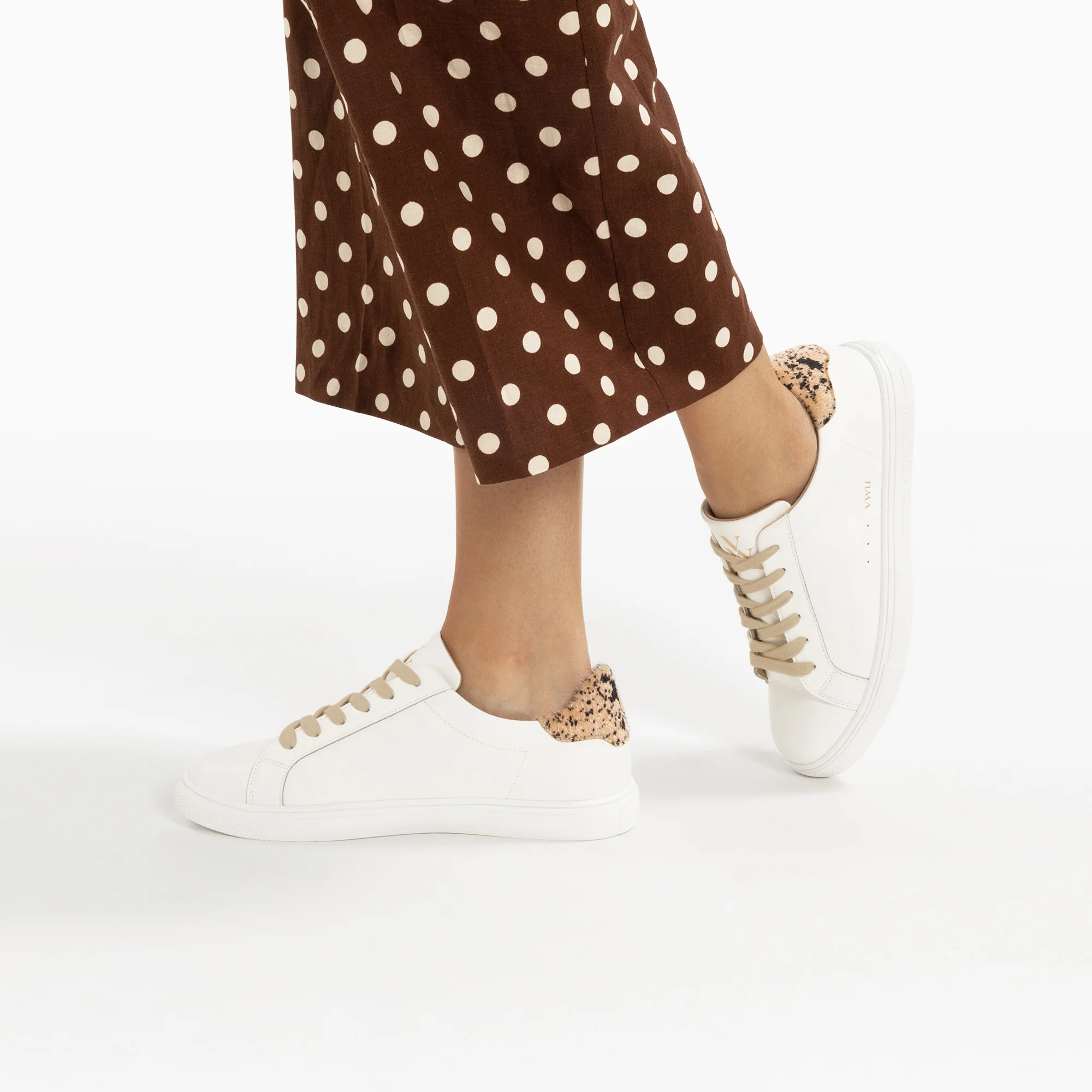 Sneakers-Baskets Steph blanc et imprimé guépard à lacets beiges