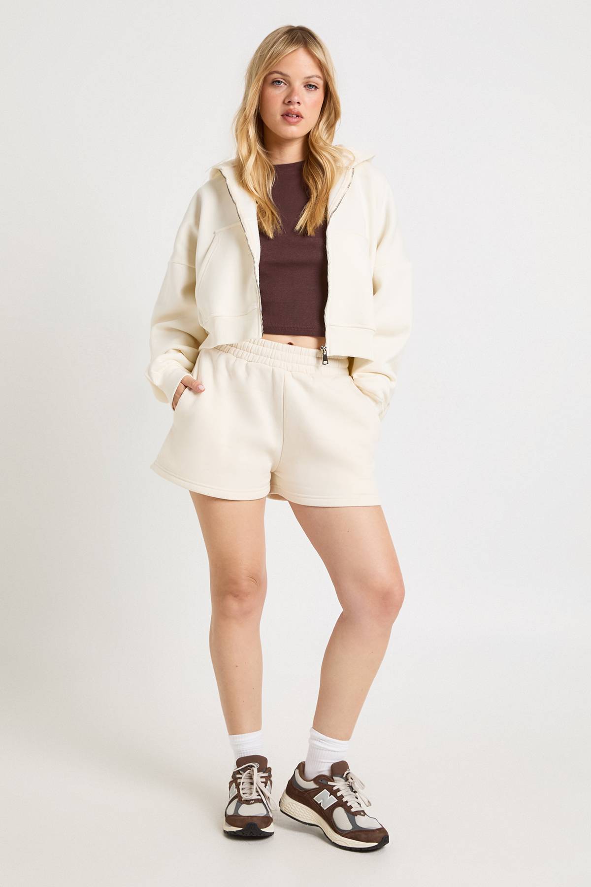 boohoo Short Molletonné Taille Haute Petite Avec Cordon De Serrage Interne