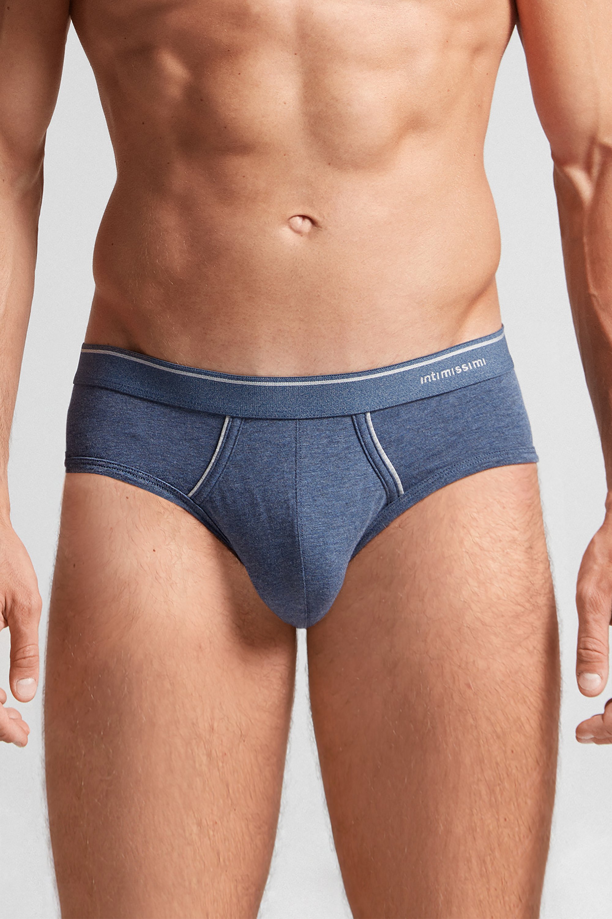 Cuecas de algodão Supima com elasticidade visível.