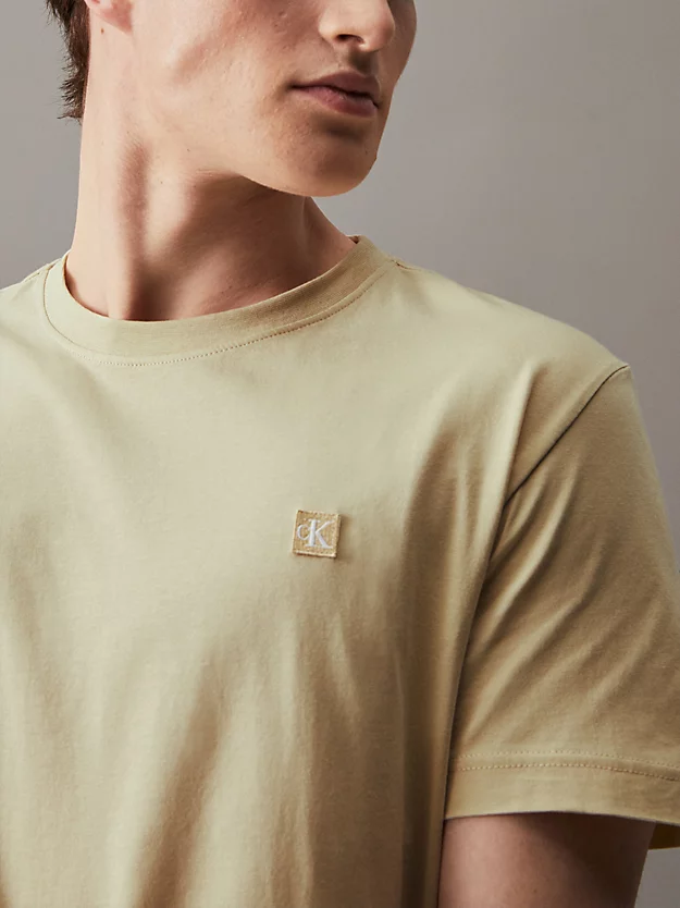 Camiseta com monograma