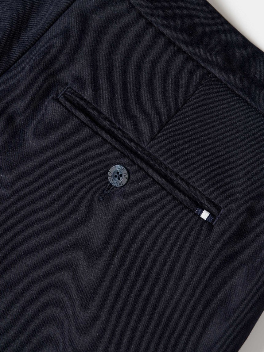 Calças chino regular fit vincadas