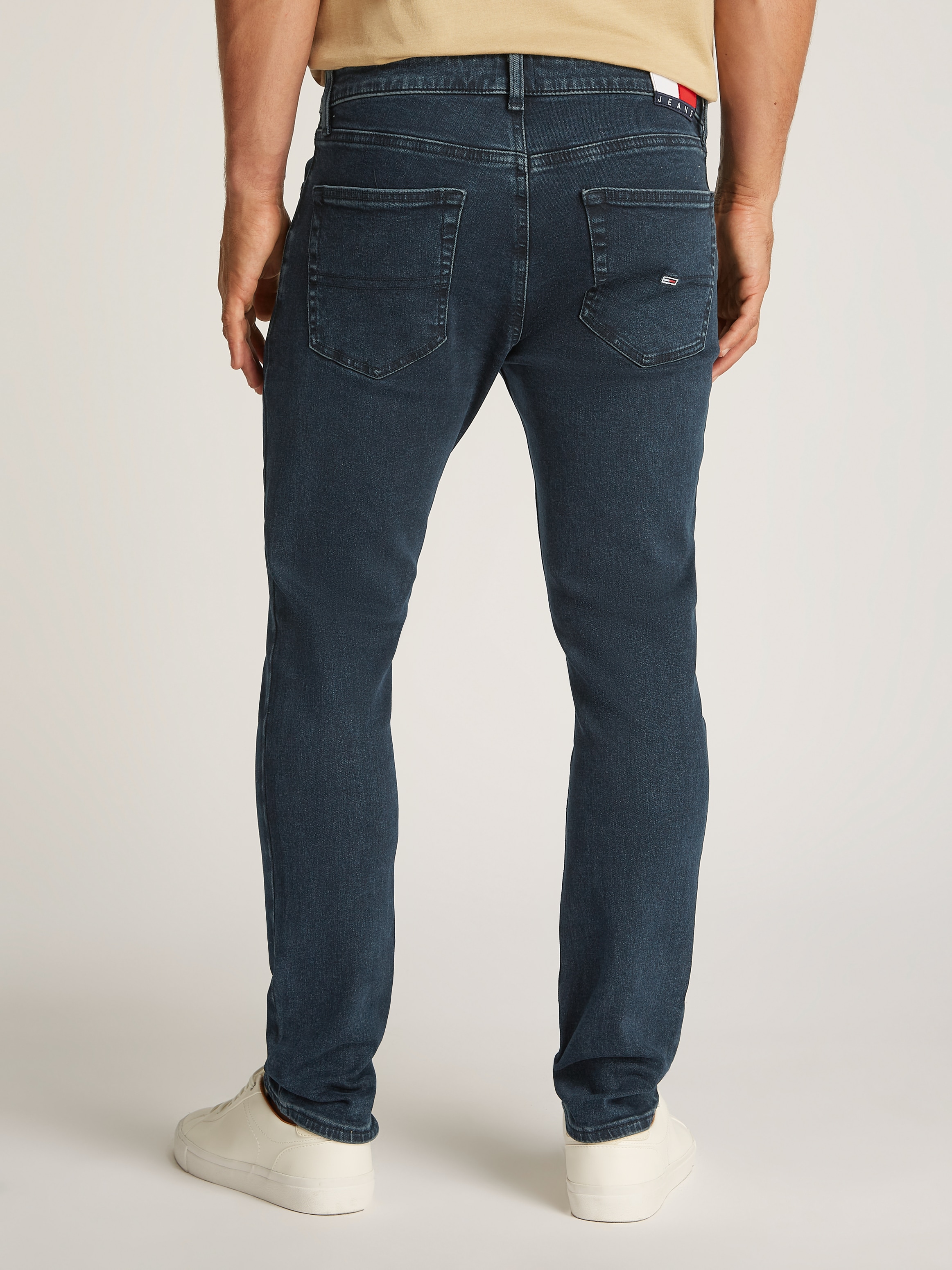 Tommy Jeans Tapered-fit-Jeans »Austim Slim Tapered« mit Logostickereien