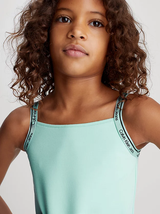 Vestido Milano em malha com fita com o logotipo.