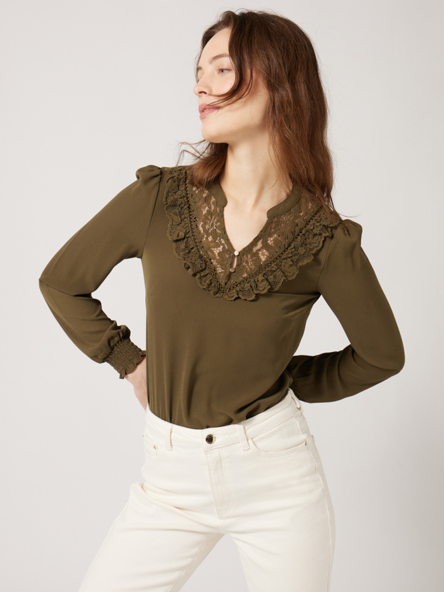 Top col dentelle