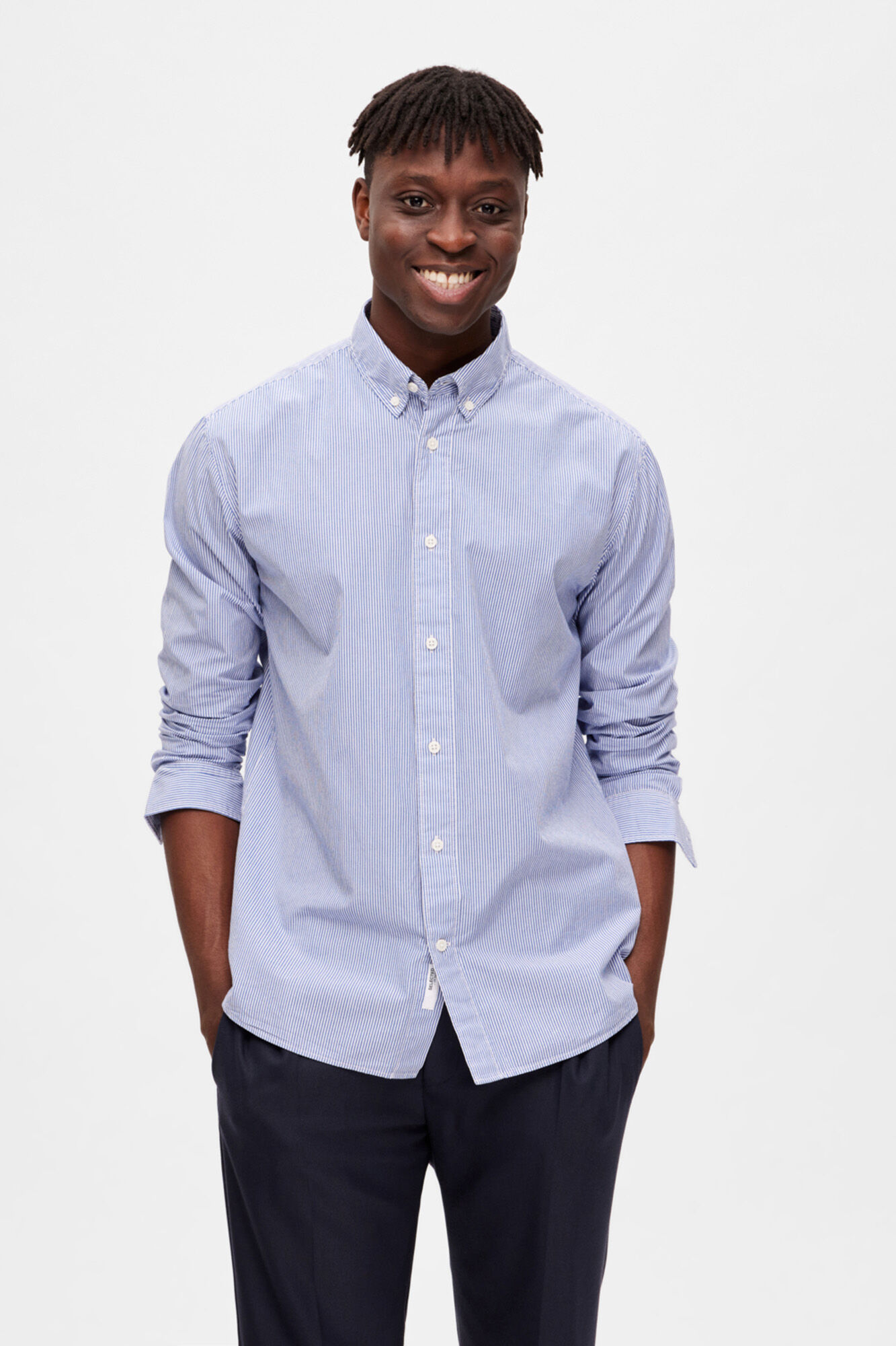 Camisa de manga comprida e corte regular em algodão orgânico. - Cinza escuro