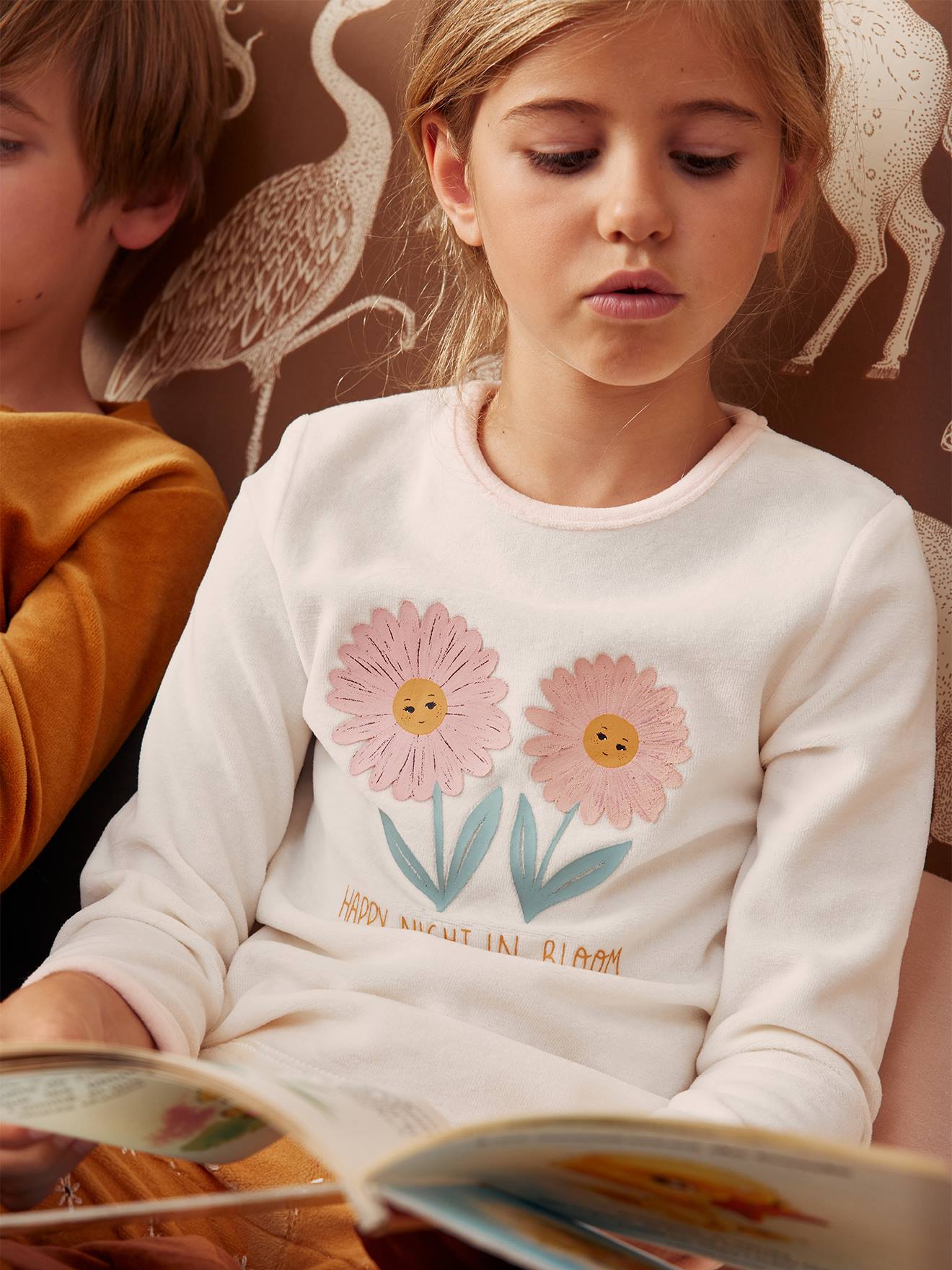 Conjunto de 2 pijamas de veludo com margaridas para meninas, cor ocre.