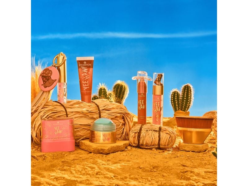 essence Lip Gloss Yee Haw! Shiny It's Me, Howdy Hochglanz-Finish mit goldenem Schimmer