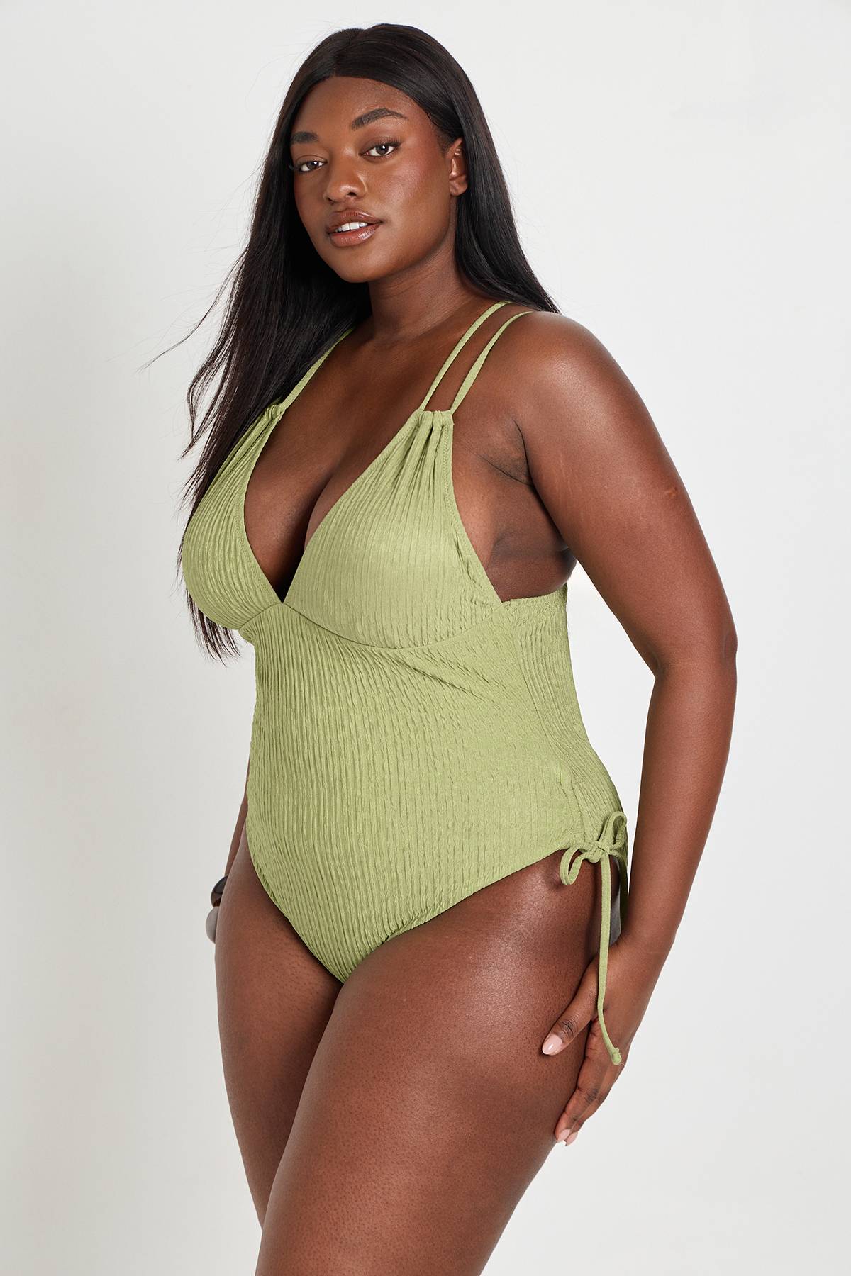 boohoo Maillot De Bain Grande Taille À Décolleté Plongeant Texturé