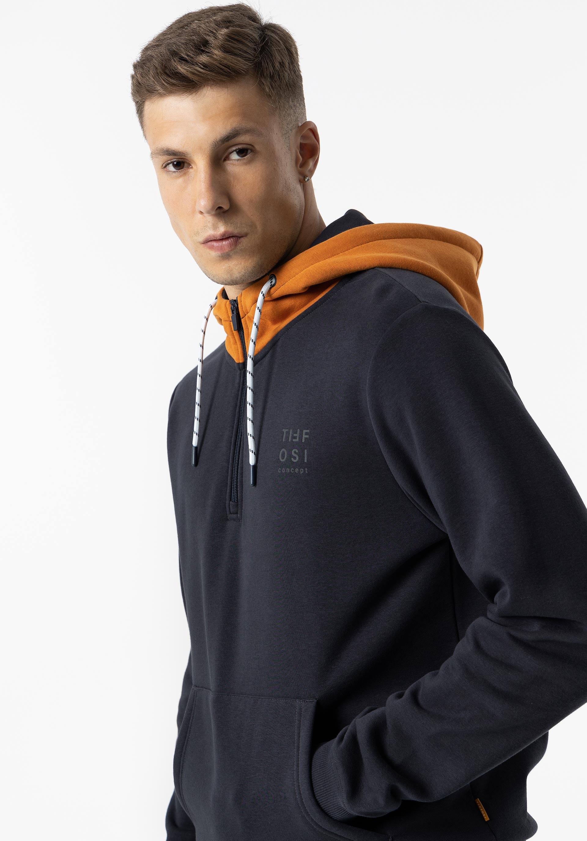 Hoodie com Fecho Frontal