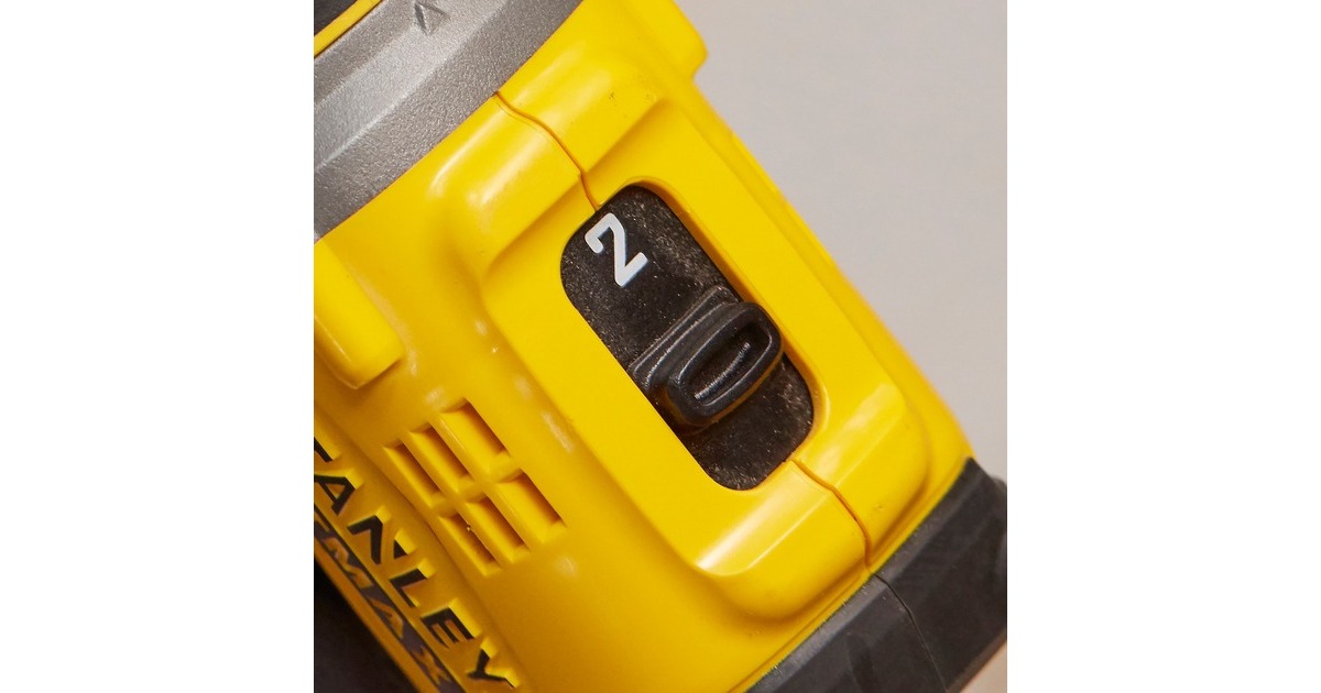 StanleyFATMAX V20 18V Brushless schroefboormachine  (Geel/zwart, Koffer, oplader (2A) en 2 accu's (2.0Ah) inbegrepen)