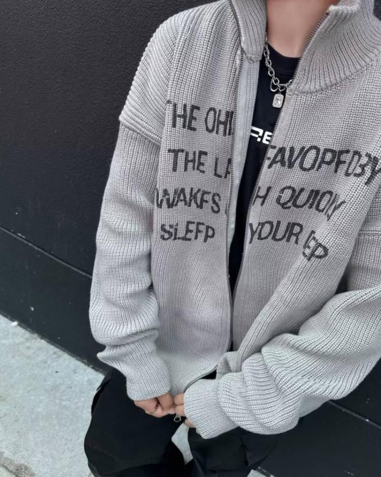Tiaota - Cardigan met rits en letters