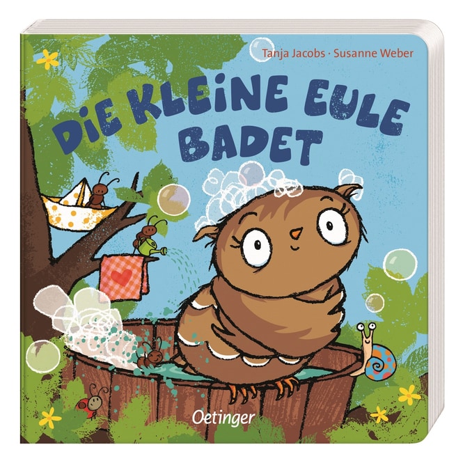 Die kleine Eule badet