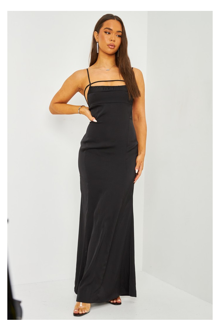 Robe longue noir satiné dos nu