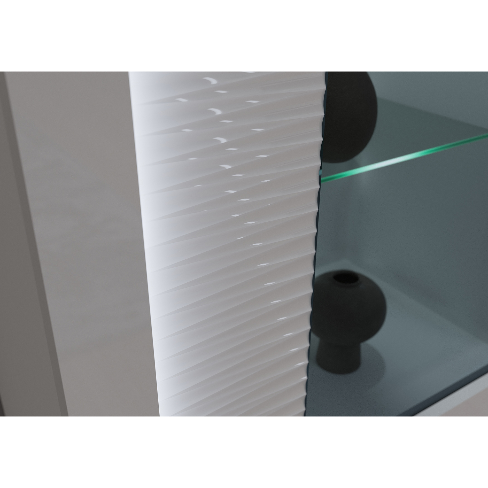 Vitrine SKYLIGHT - weiß Hochglanz - mit Beleuchtung - 202 cm hoch