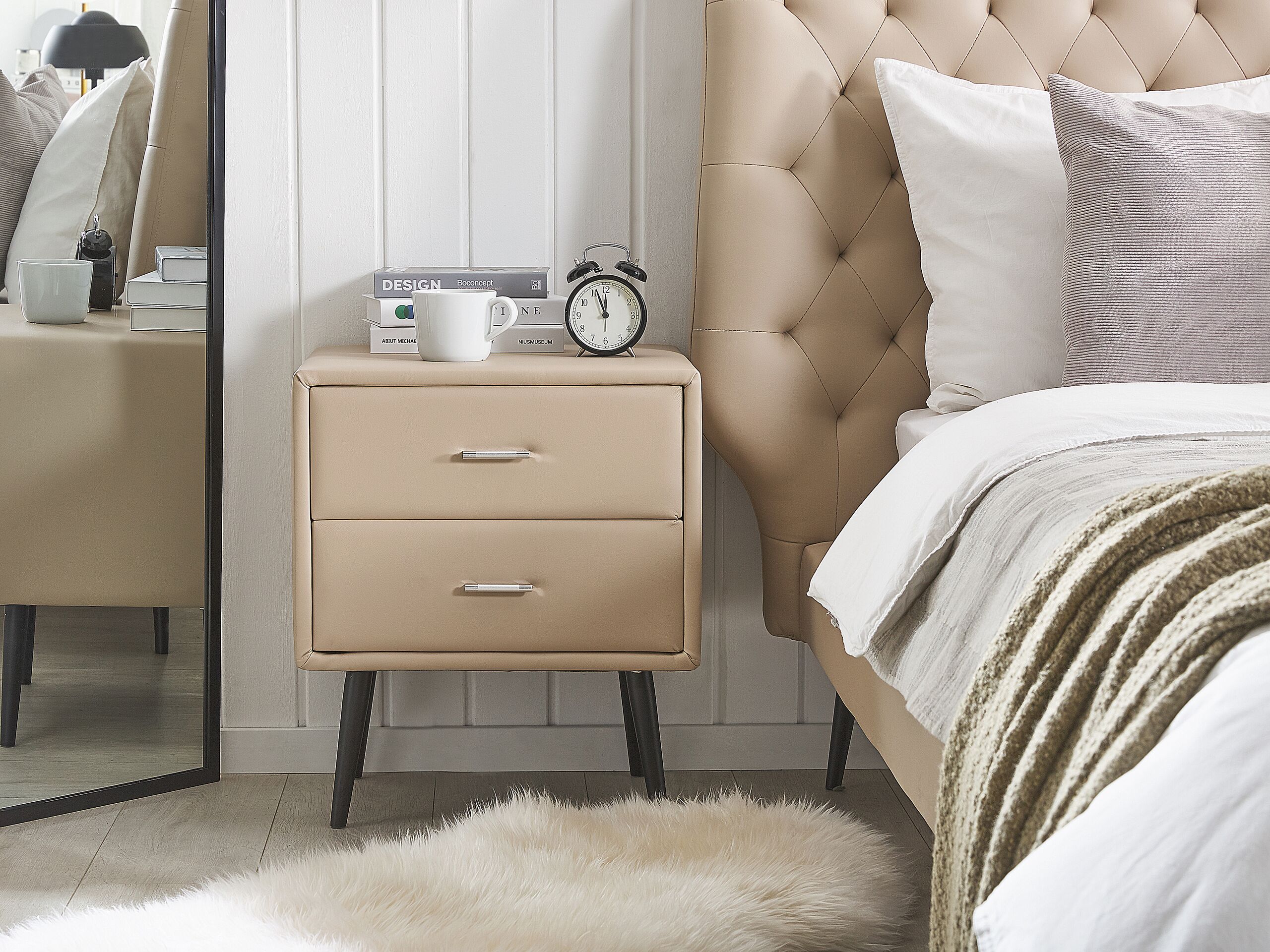 Beliani - ESSONNE - Nachtkastje - Beige - Kunstleer