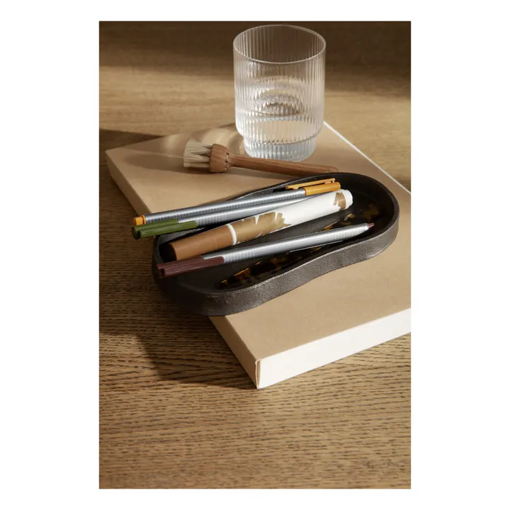Ferm Living Plateau ovale Yama en aluminium recyclé  | Noir