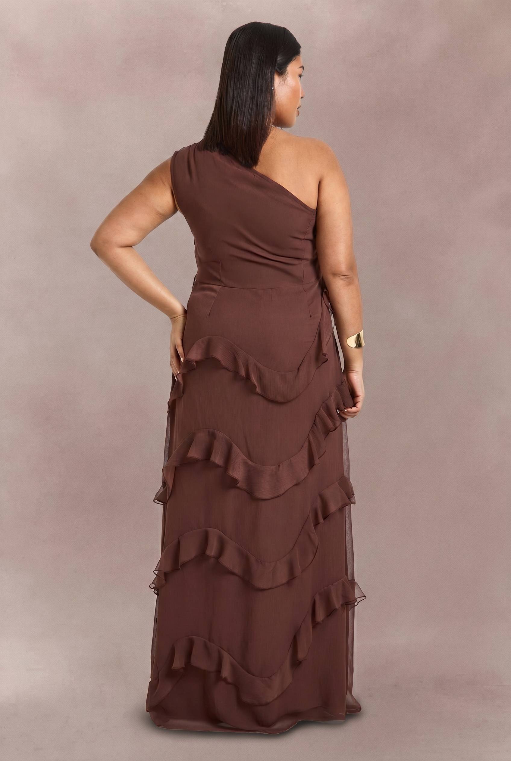 boohoo Robe Longue Asymétrique En Mousseline Grande Taille