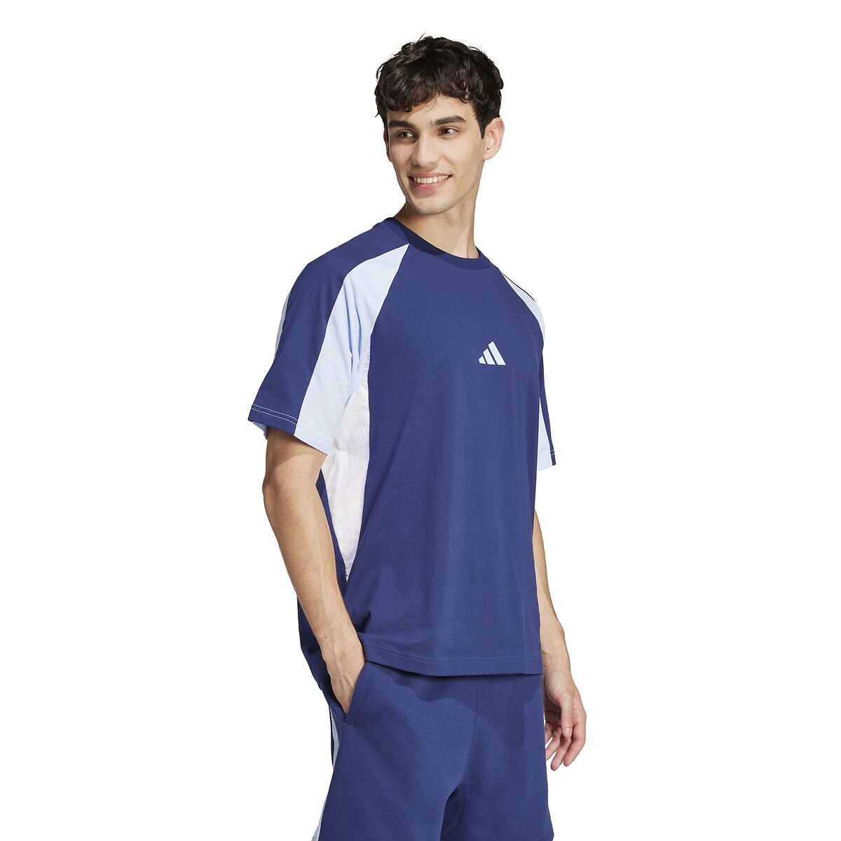 ROUPAS ESPORTIVAS ADIDAS<br>Camiseta essencial de manga curta com blocos de cores